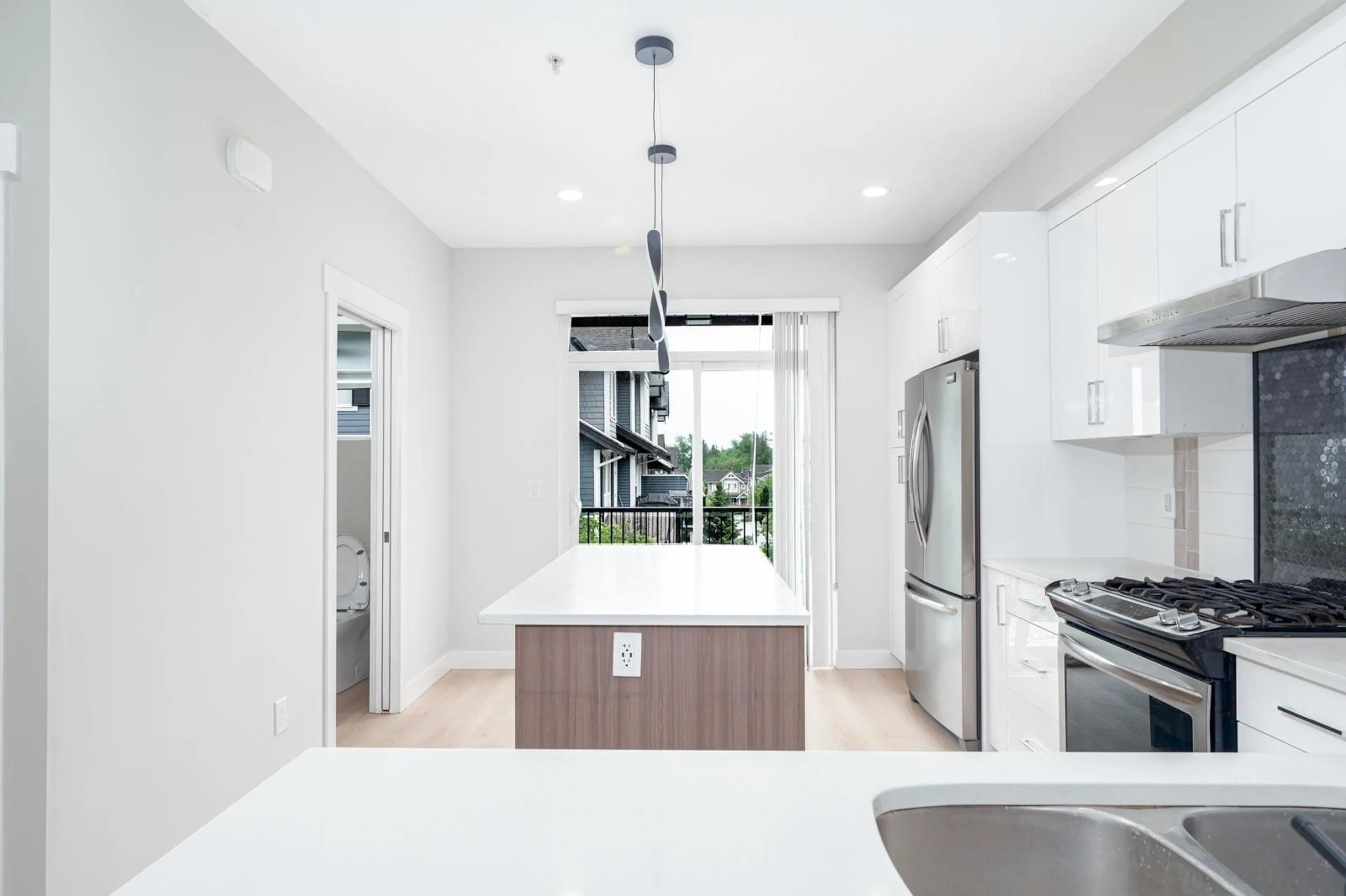 Contemporary kitchen, ceramic/tile floor for 17 - 7157 210, Langley British Columbia V2Y0T3