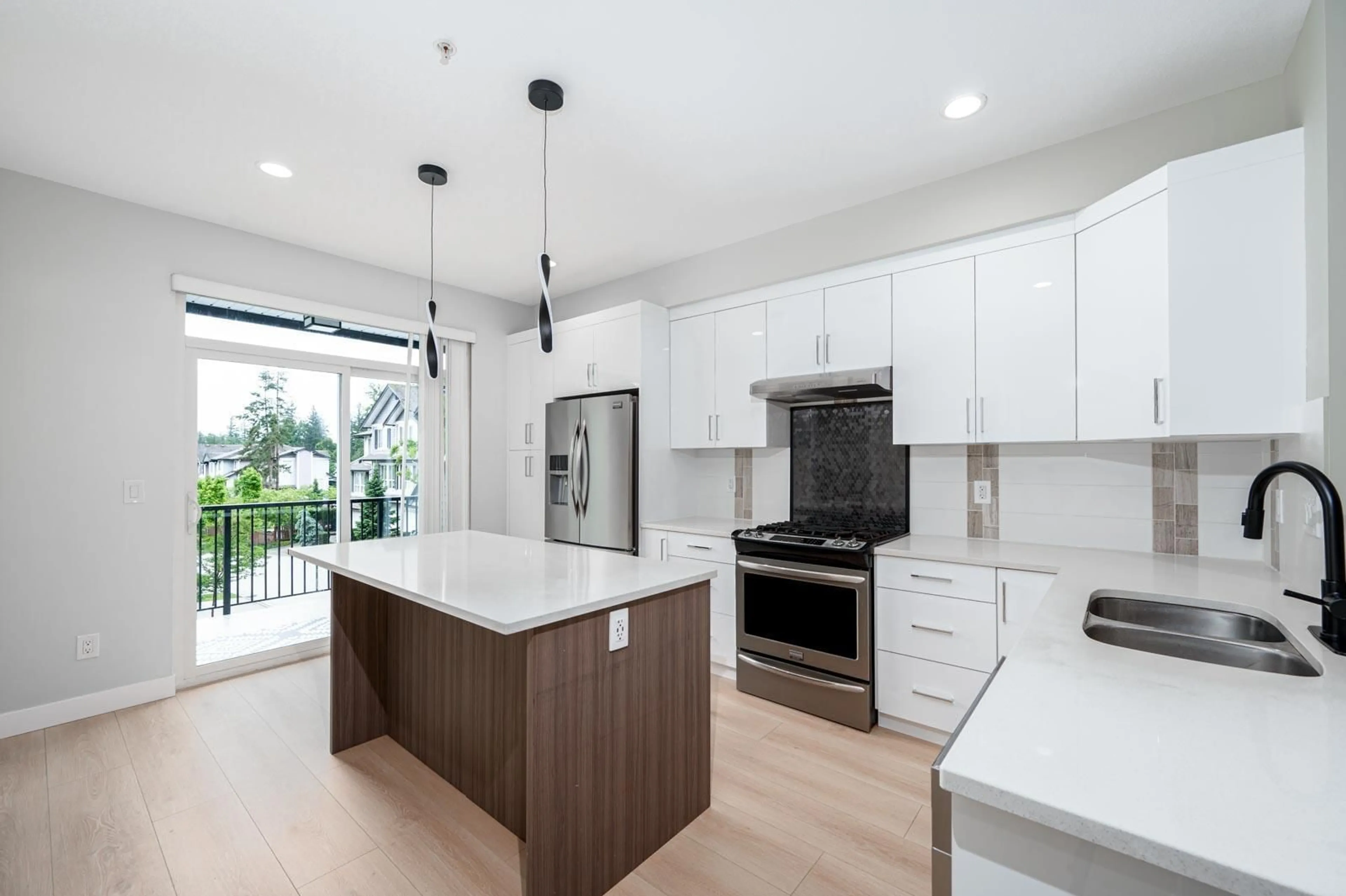 Open concept kitchen, unknown for 17 - 7157 210, Langley British Columbia V2Y0T3