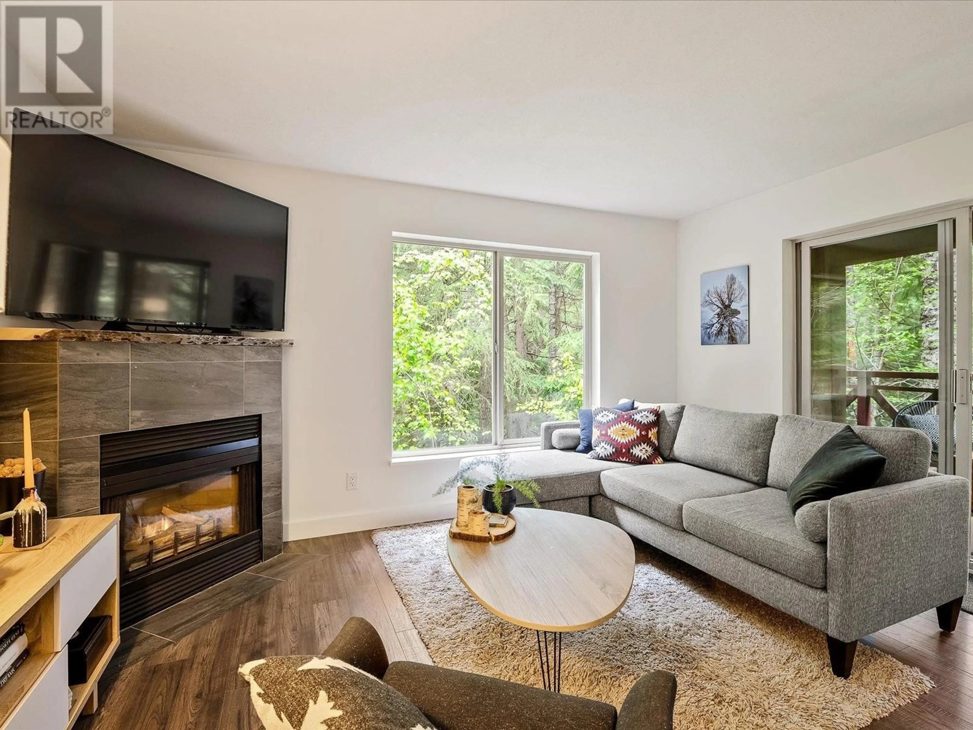 Living room with furniture, unknown for 111 - 3070 HILLCREST DRIVE, Whistler British Columbia V8E0V1
