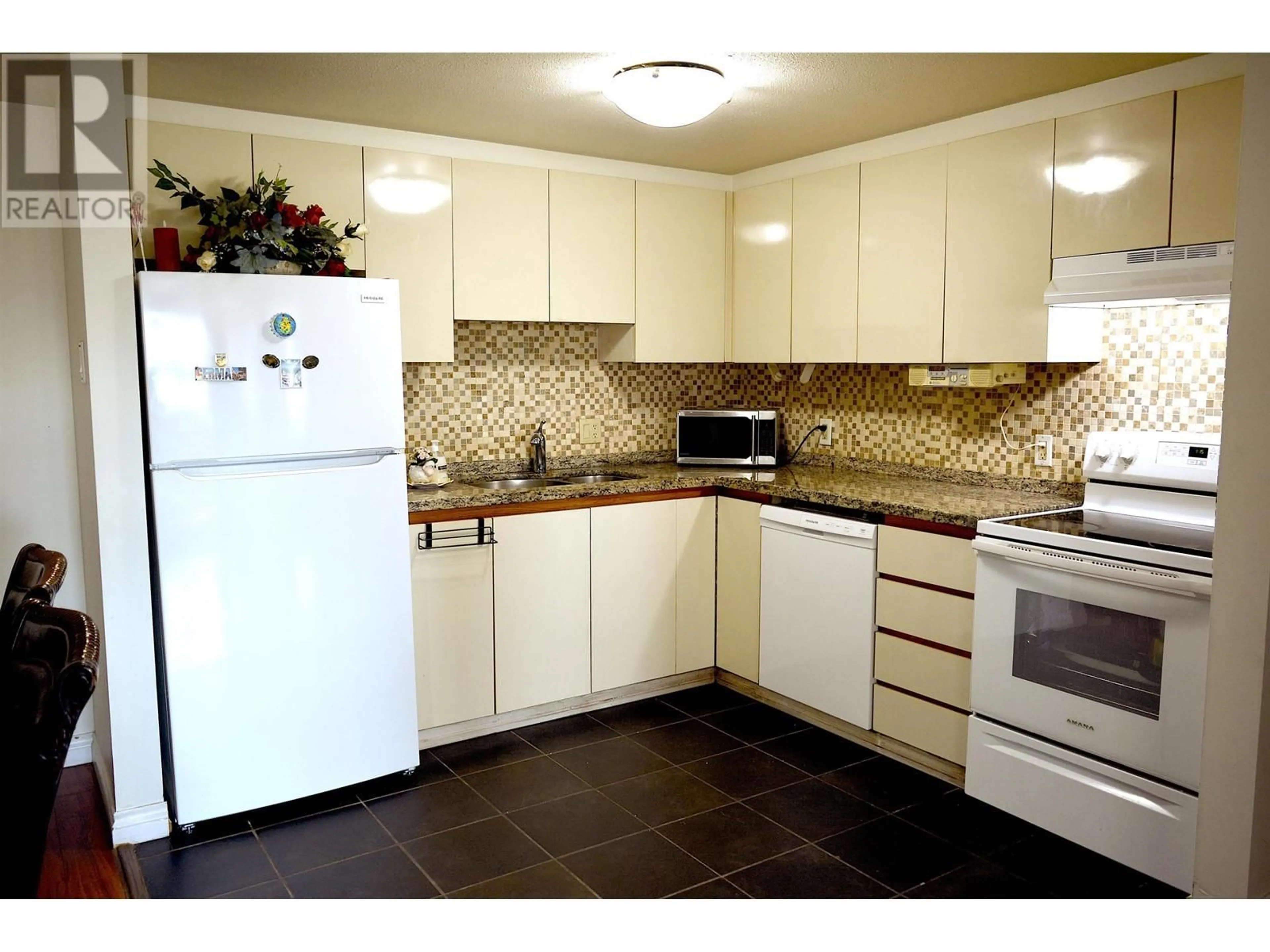 Standard kitchen, unknown for 504 - 534 SIXTH STREET, New Westminster British Columbia V3L5K7
