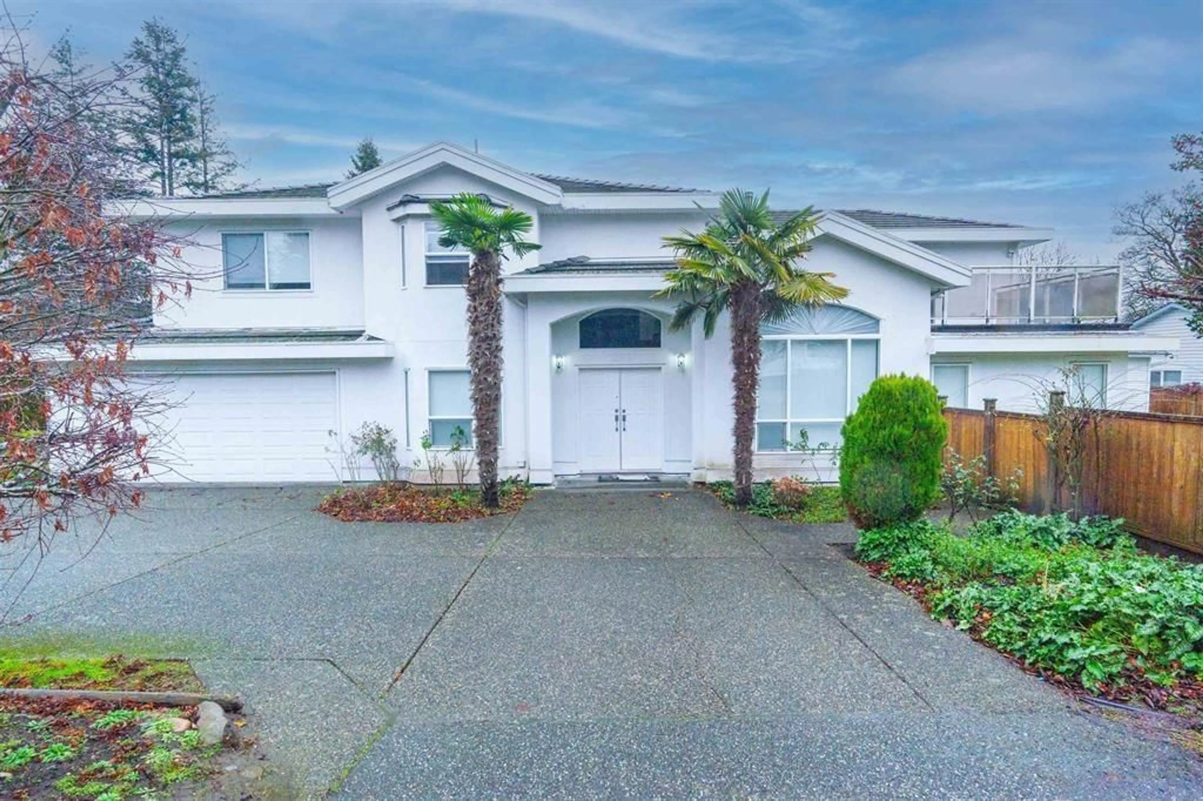 A pic from outside/outdoor area/front of a property/back of a property/a pic from drone, street for 1388 LEE, White Rock British Columbia V4B4P8