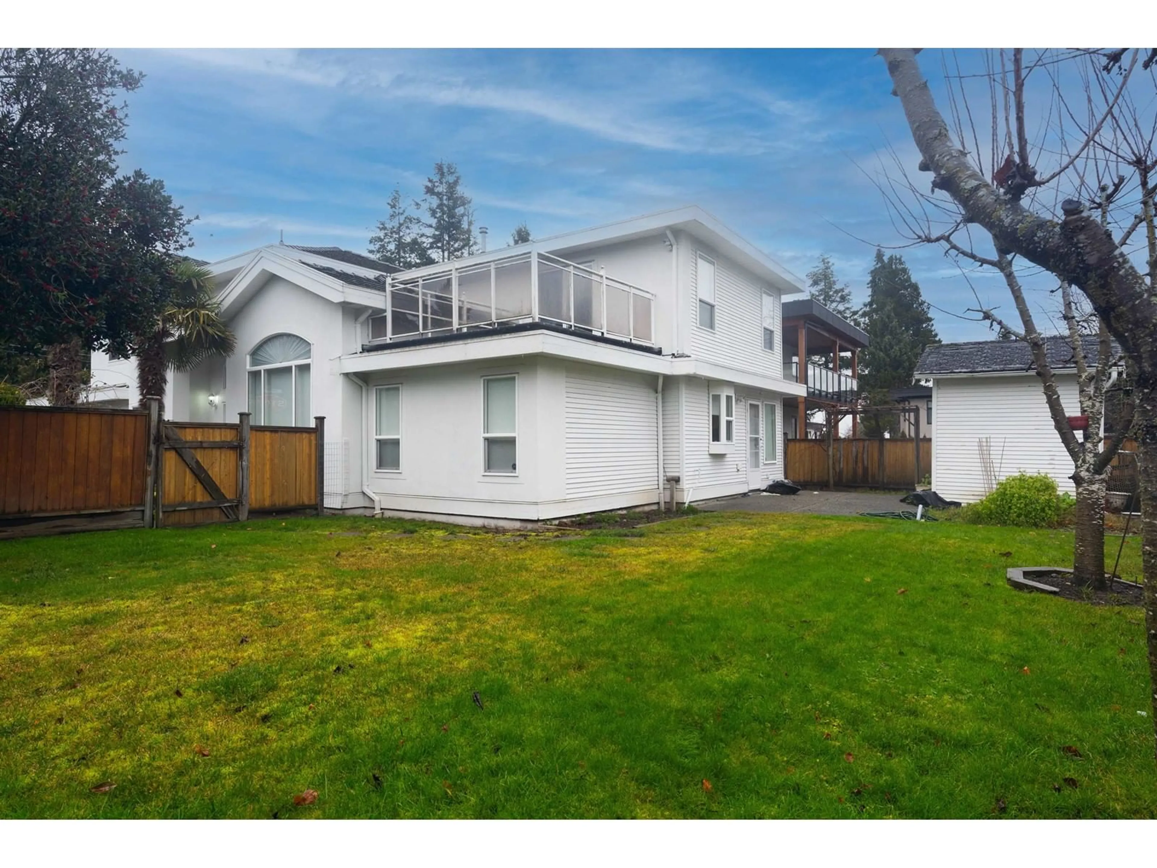 A pic from outside/outdoor area/front of a property/back of a property/a pic from drone, street for 1388 LEE, White Rock British Columbia V4B4P8