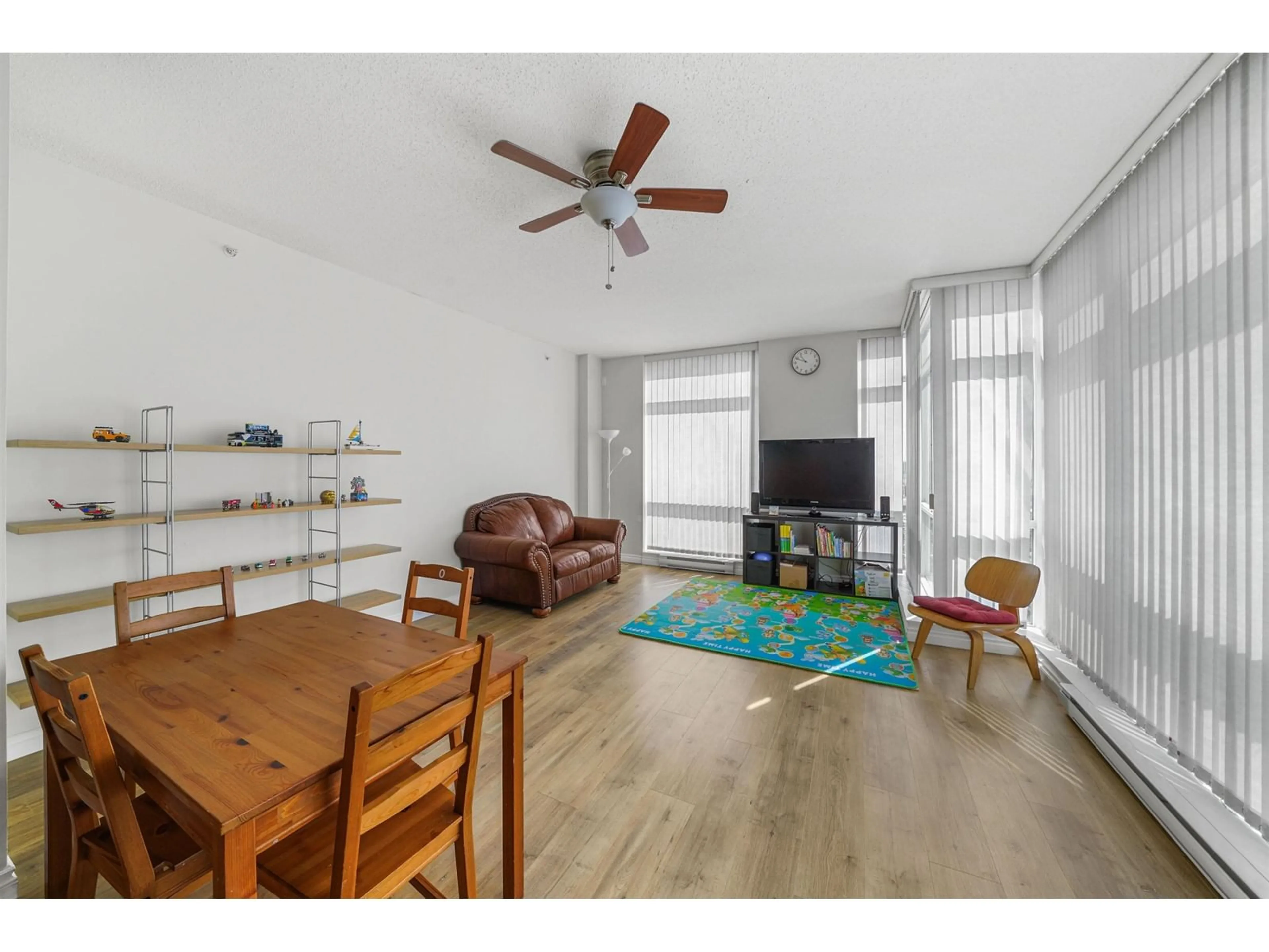Living room with furniture, wood/laminate floor for 1404 - 13399 104, Surrey British Columbia V3T0C9