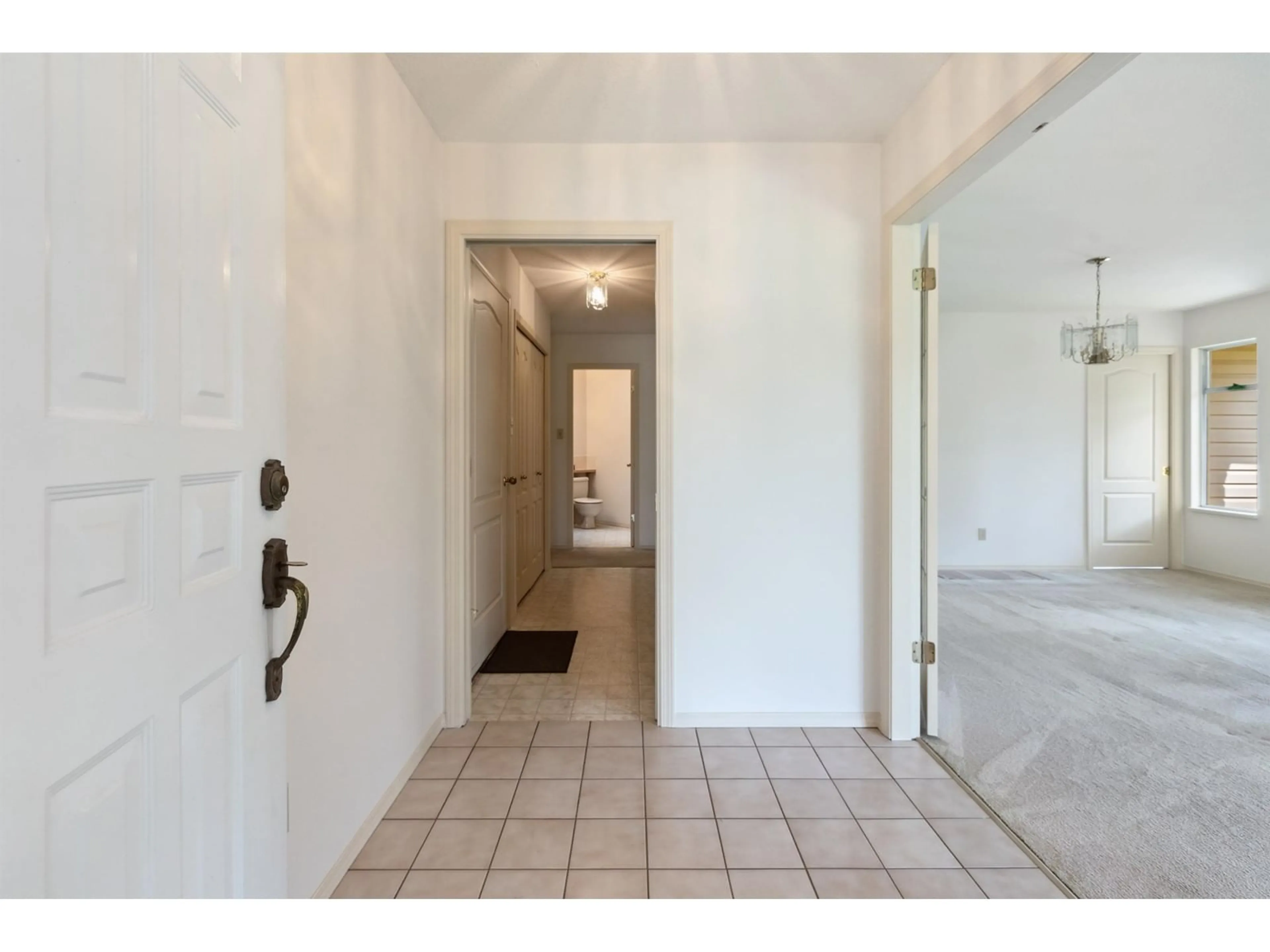 Indoor entryway for 14077 17, Surrey British Columbia V4A8K4