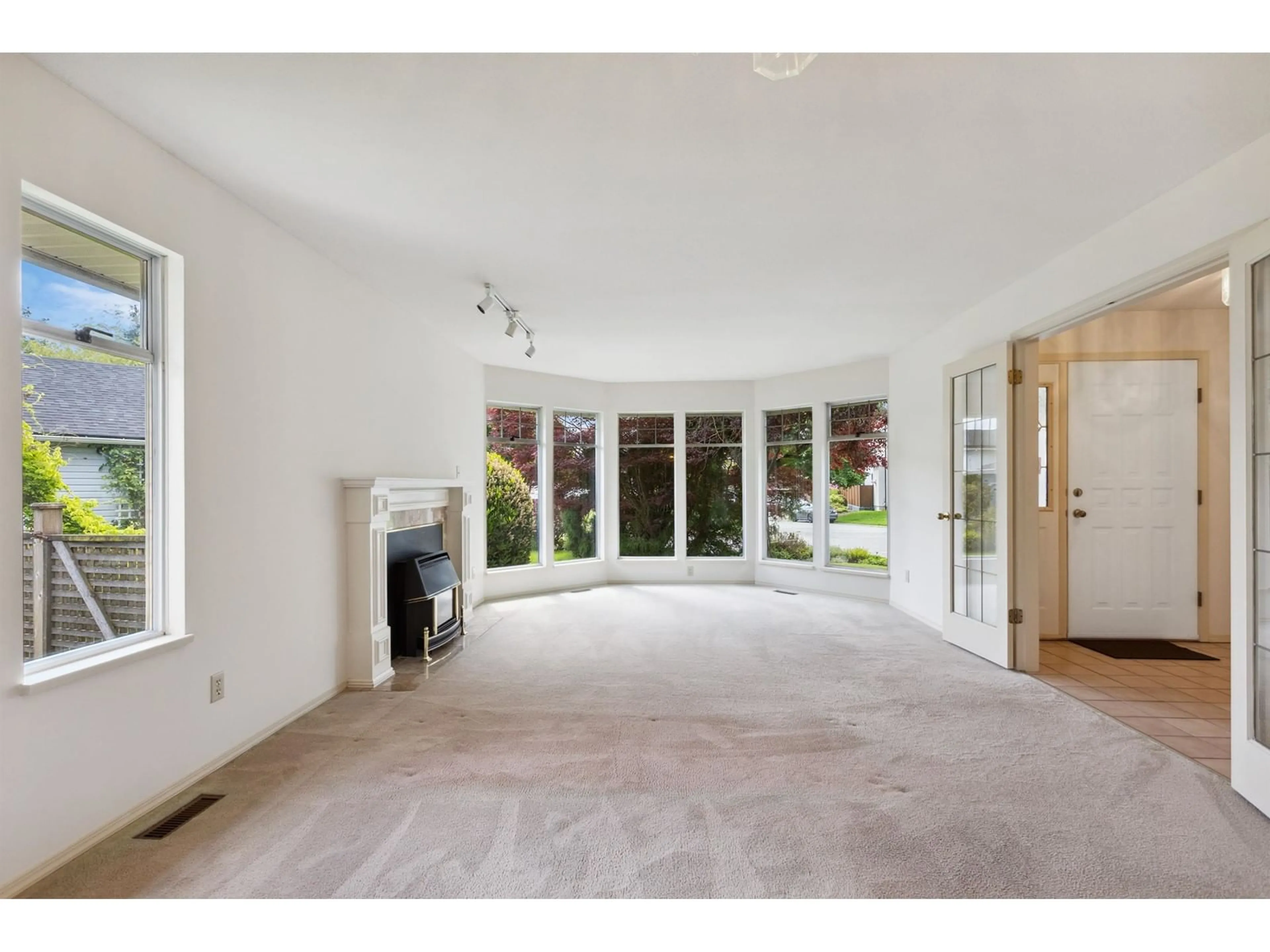 A pic of a room for 14077 17TH, Surrey British Columbia V4A8K4