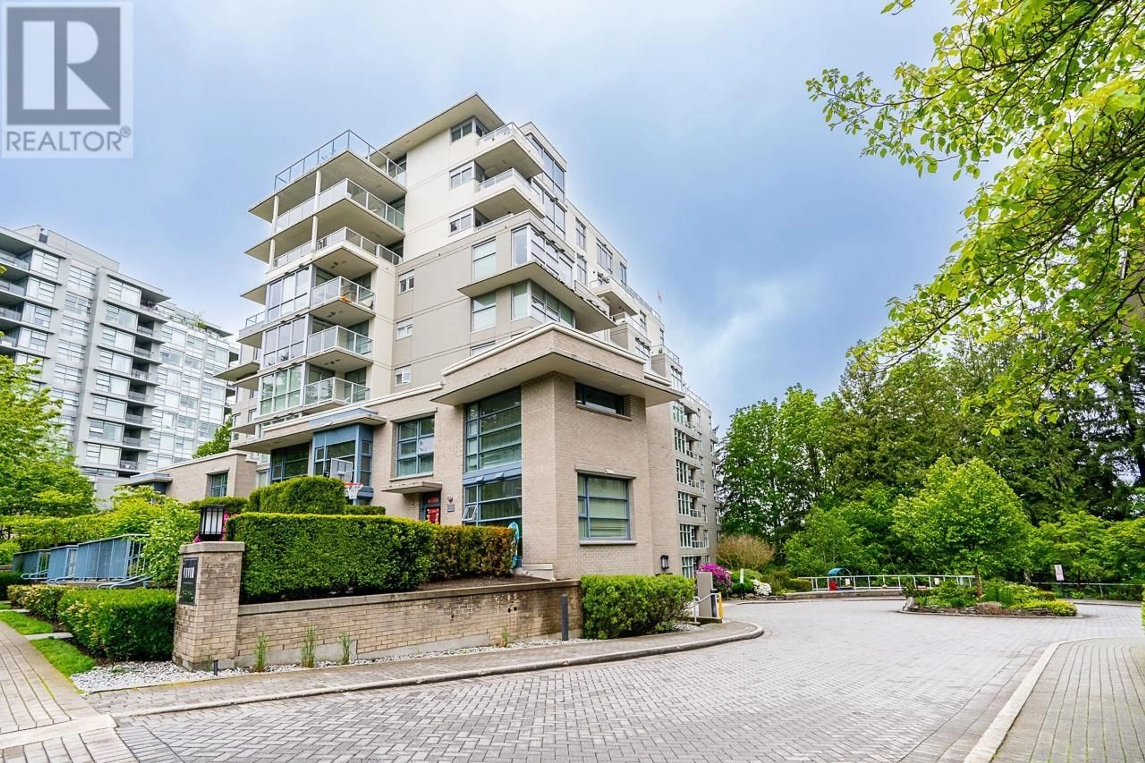 Patio, building for 601 - 9232 UNIVERSITY CRESCENT, Burnaby British Columbia V5A0A3