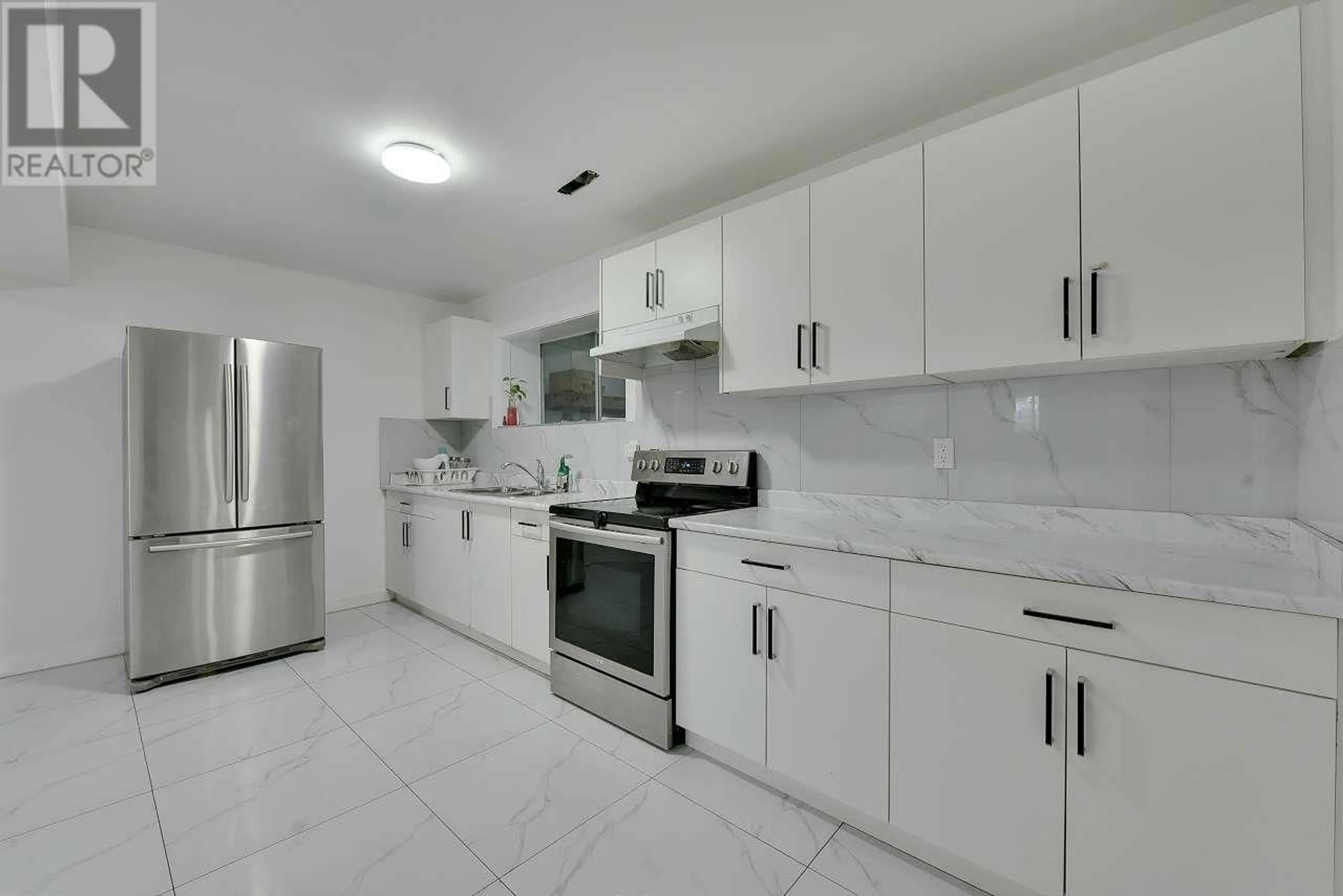 Standard kitchen, ceramic/tile floor for 12110 GREENWELL STREET, Maple Ridge British Columbia V2X7N1