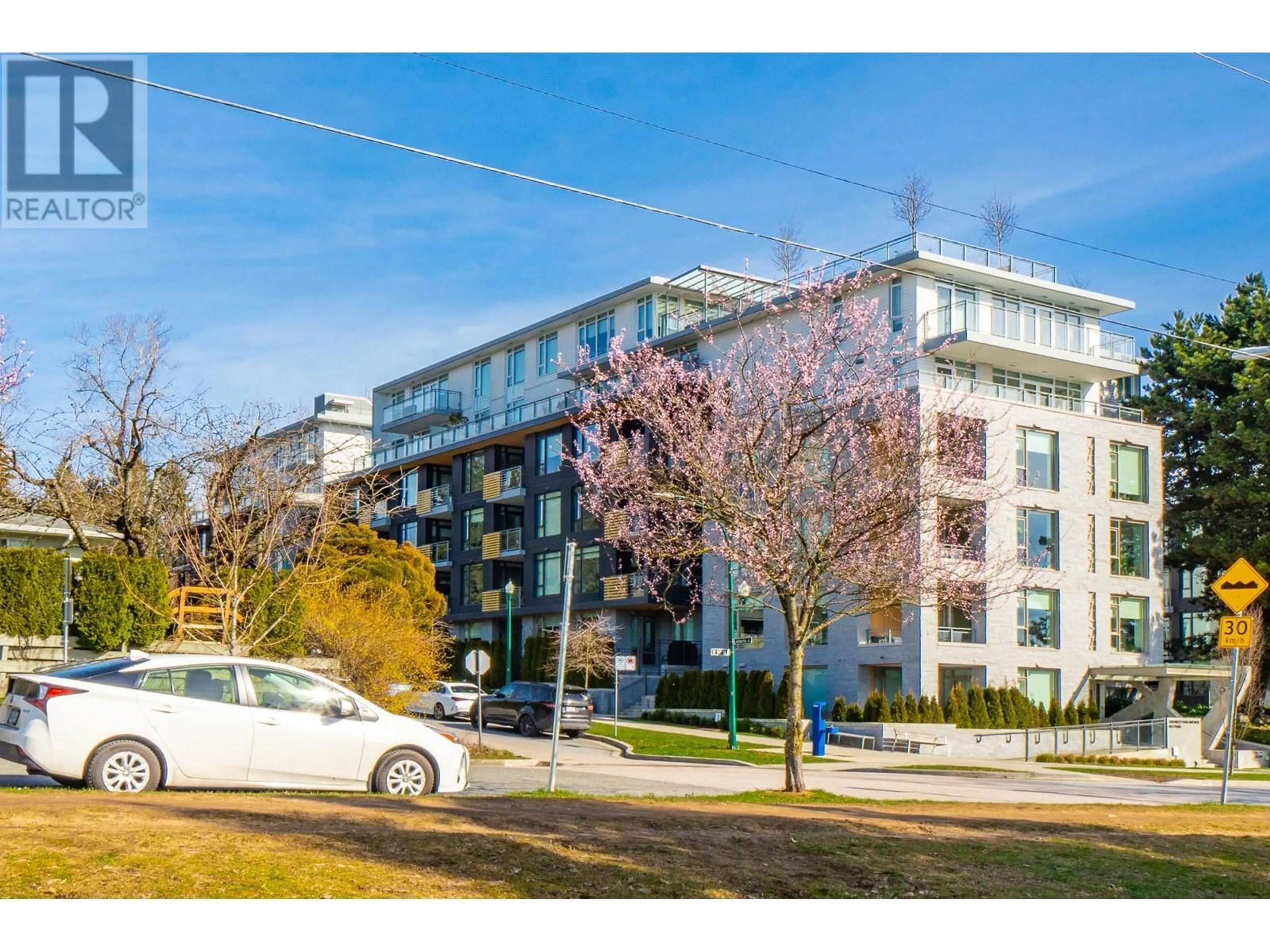 A pic from outside/outdoor area/front of a property/back of a property/a pic from drone, street for 105 - 7428 ALBERTA STREET, Vancouver British Columbia V5X0J5