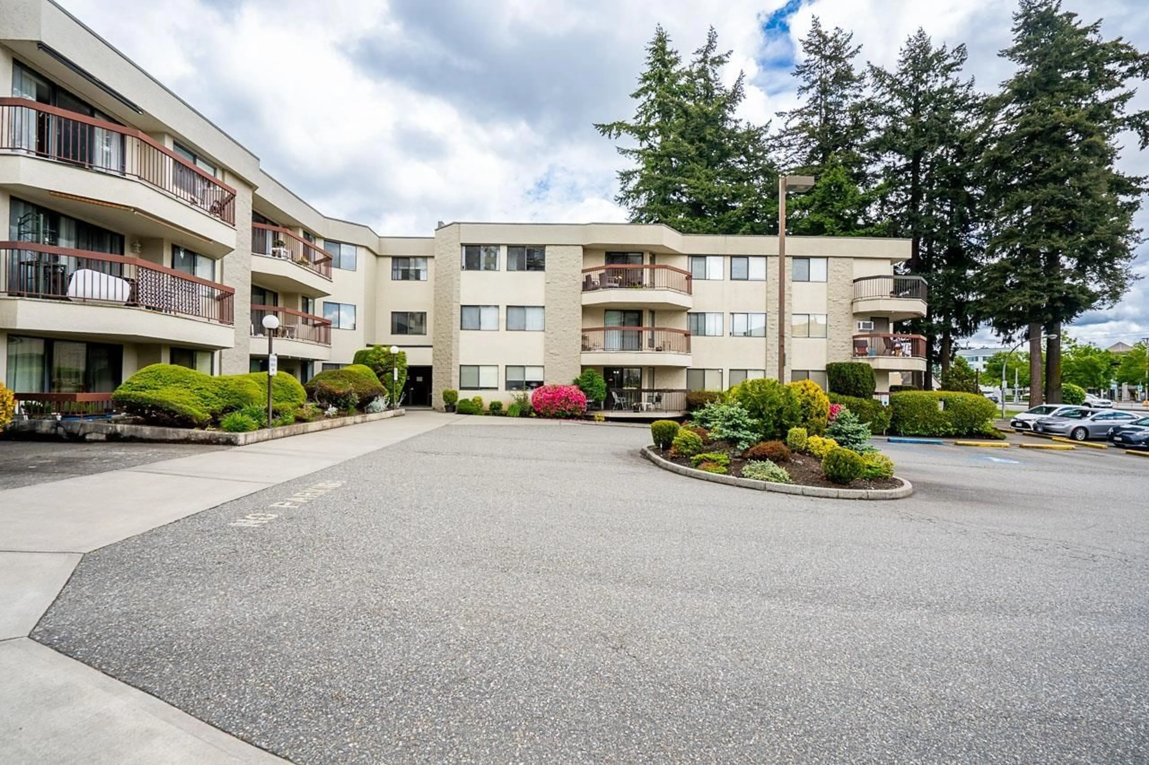 Patio, mountain view for 134 - 31955 OLD YALE, Abbotsford British Columbia V2T4N1