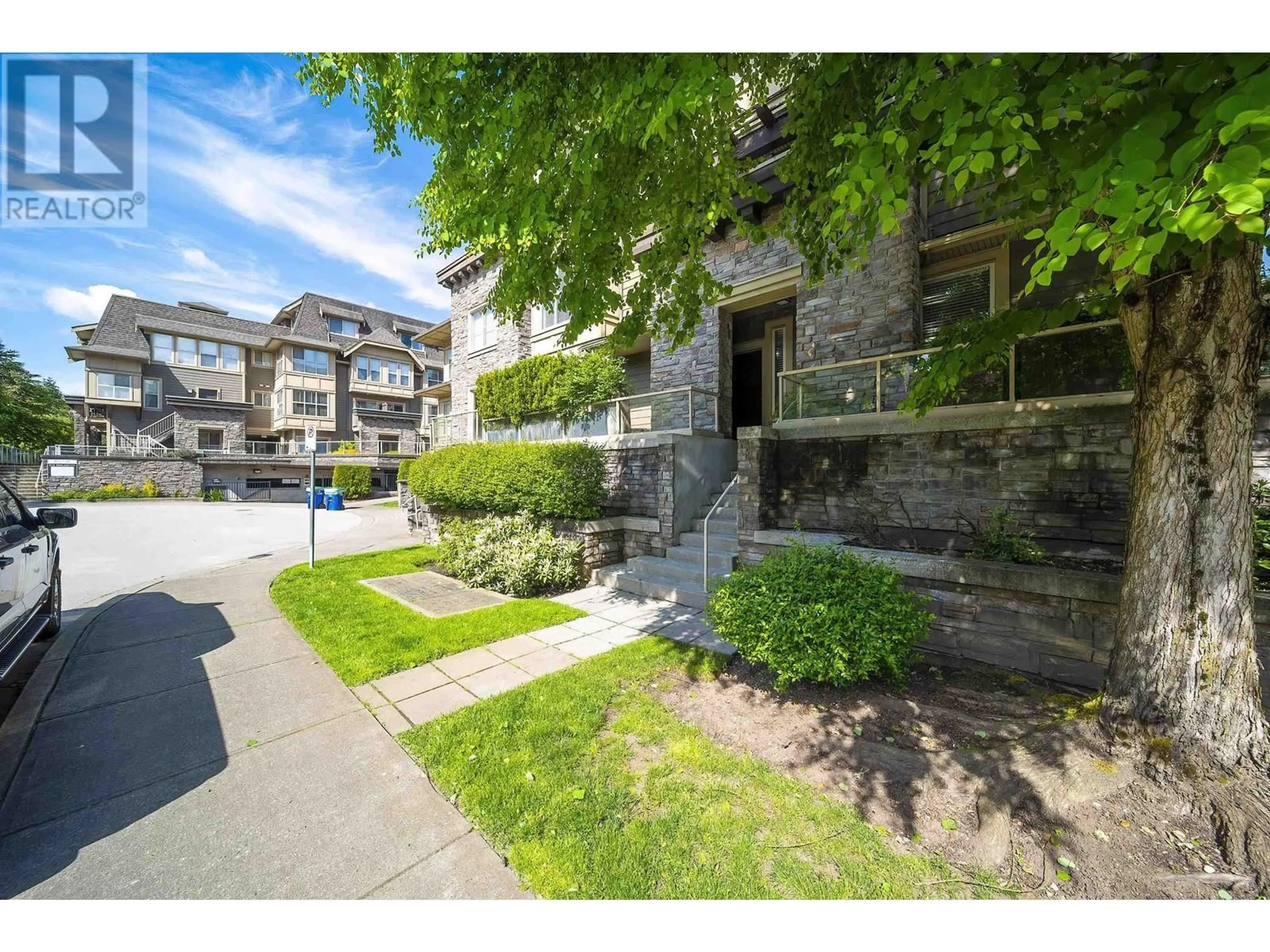 Patio, street for 124 - 2108 ROWLAND STREET, Port Coquitlam British Columbia V3C0C1