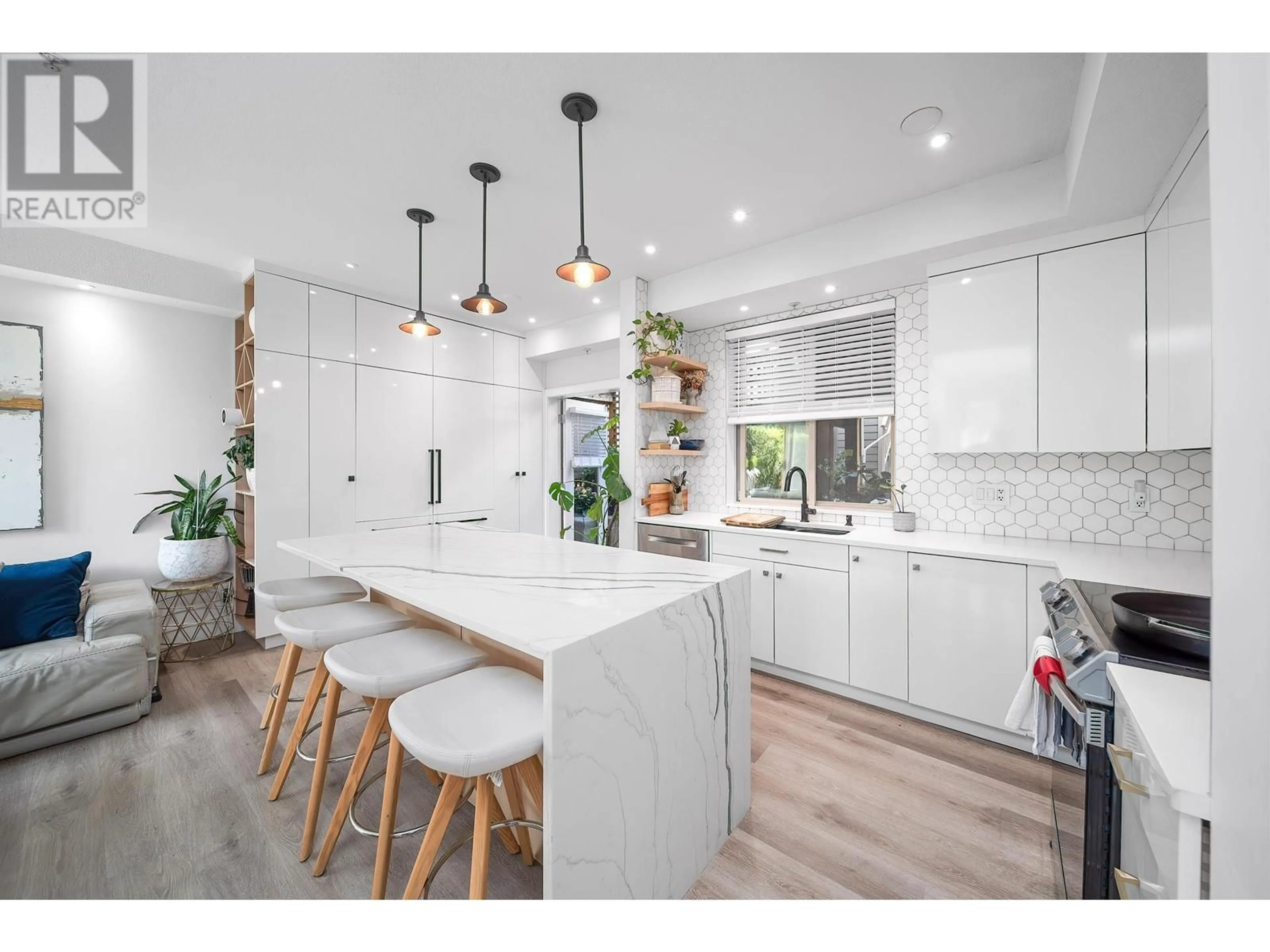 Open concept kitchen, unknown for 124 - 2108 ROWLAND STREET, Port Coquitlam British Columbia V3C0C1