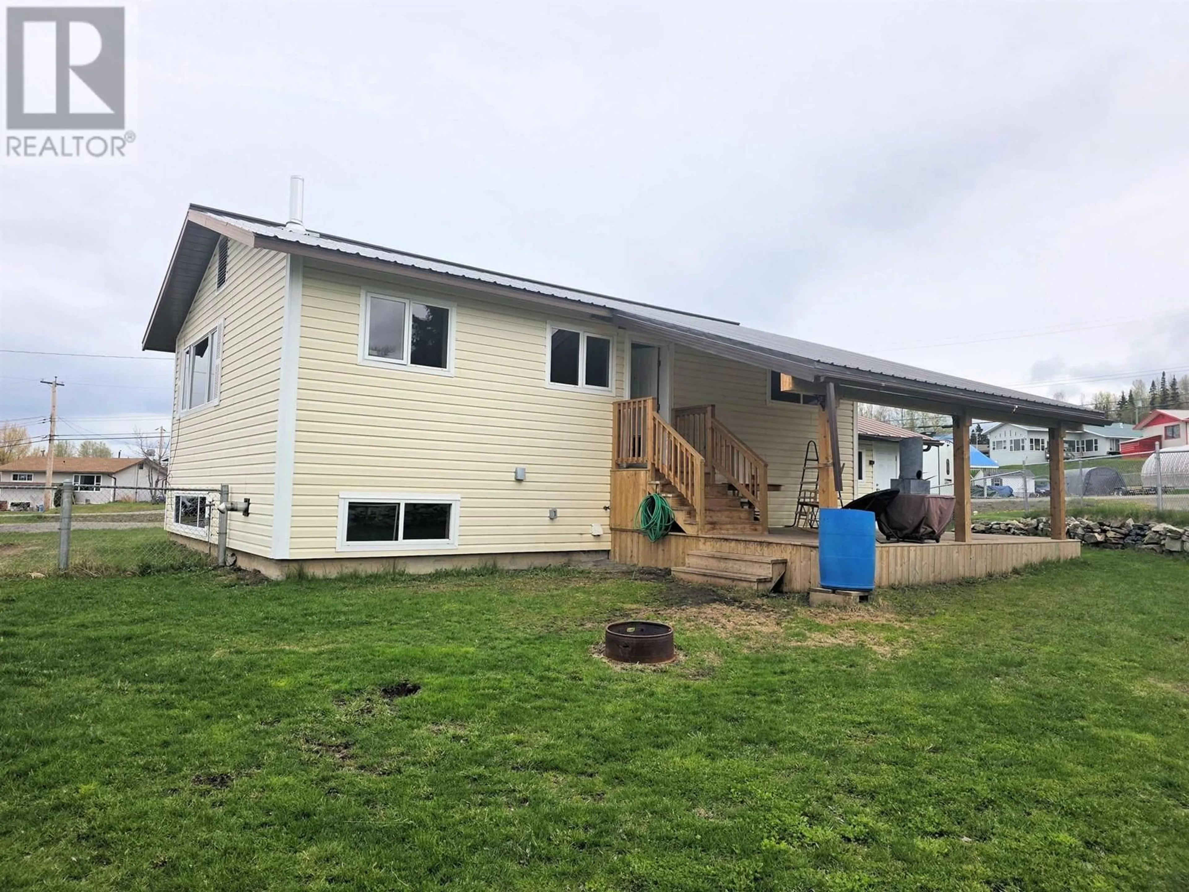 Home with vinyl exterior material, building for 10 MCDONALD AVENUE, Granisle British Columbia V0J1W0