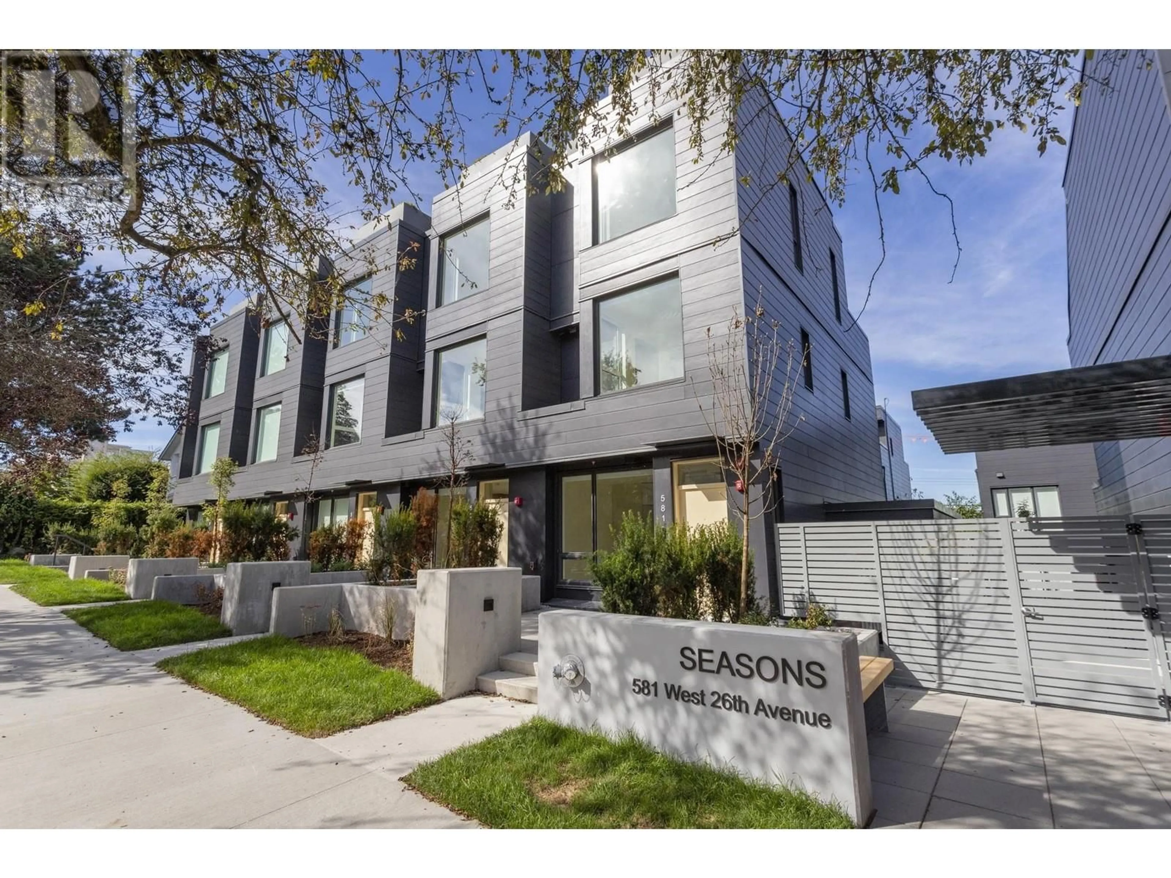 Unknown for 585 26TH AVENUE, Vancouver British Columbia V5Z2E4