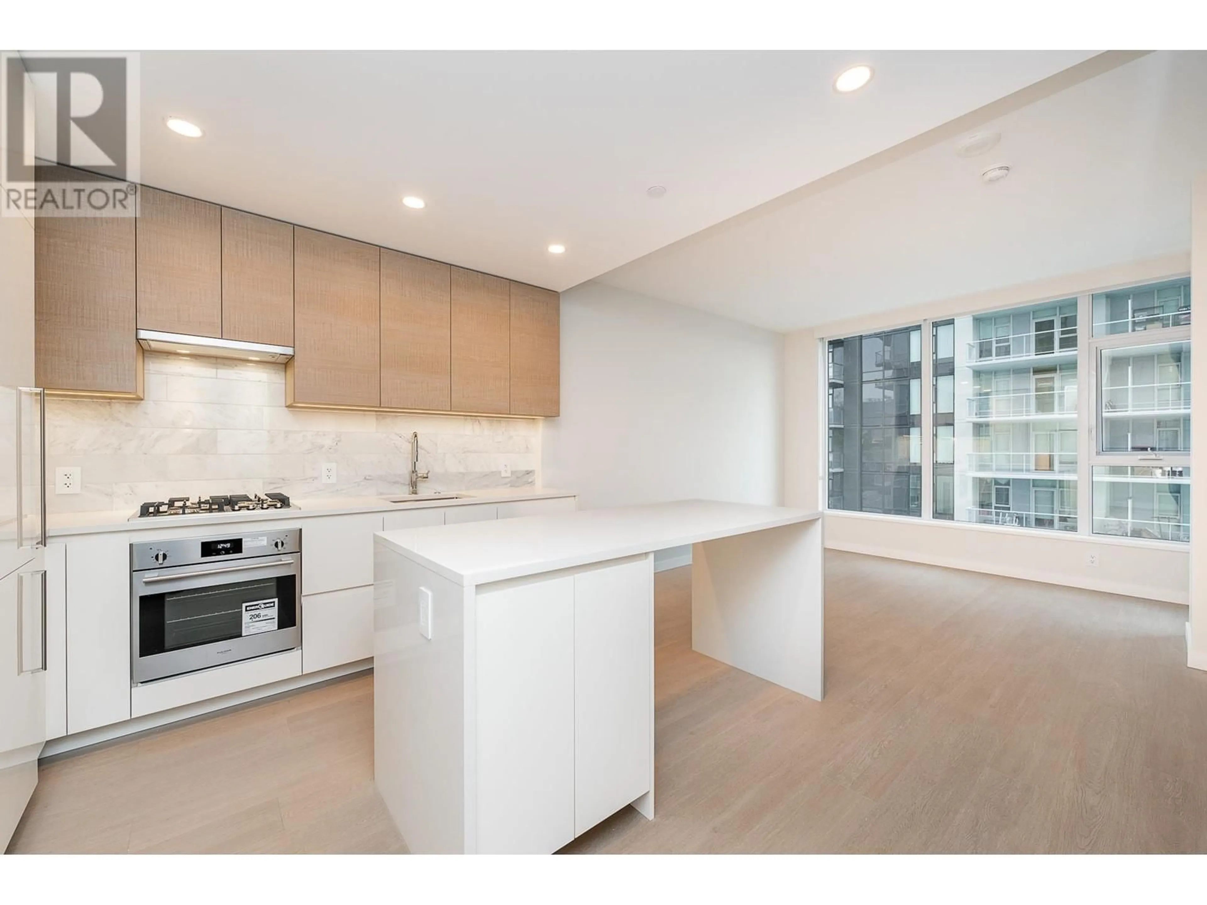 Unknown for 1001 - 2108 GILMORE AVENUE, Burnaby British Columbia V5C0N8