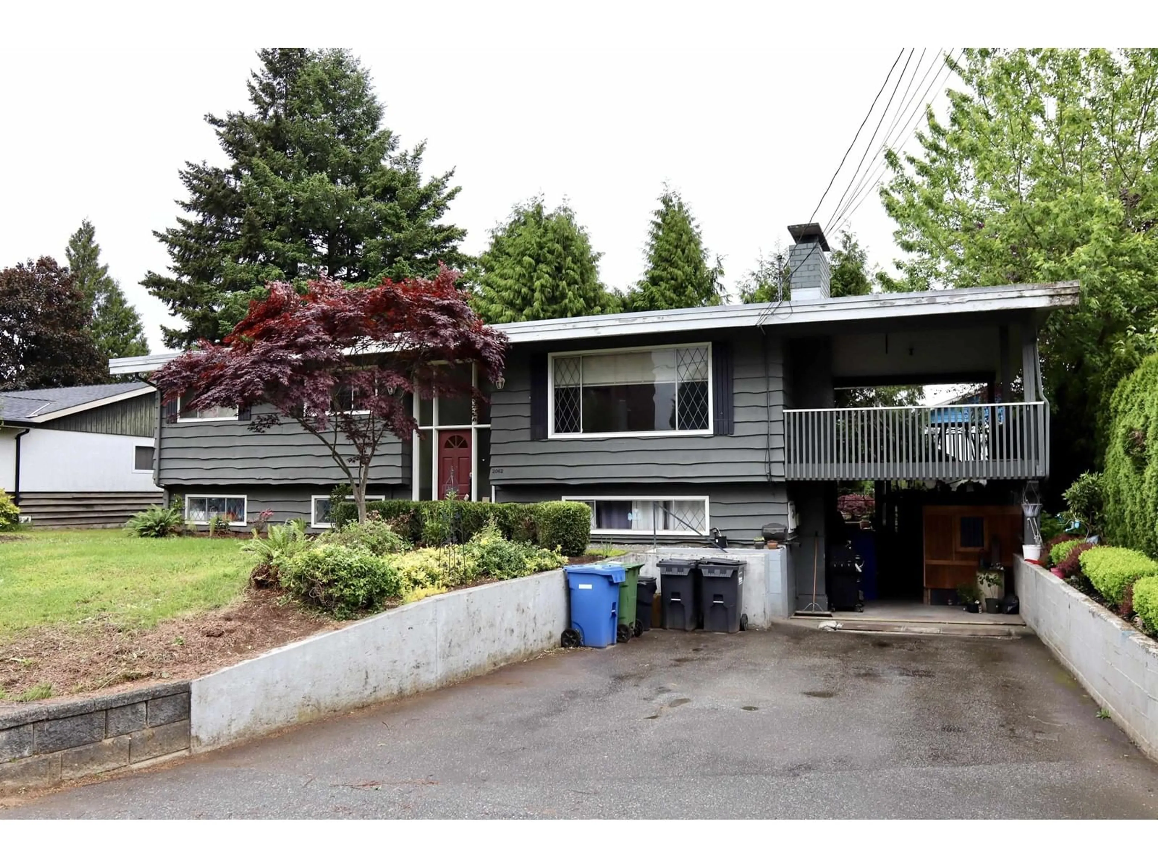 Home with vinyl exterior material, street for 2062 PRIMROSE, Abbotsford British Columbia V2S2Z1