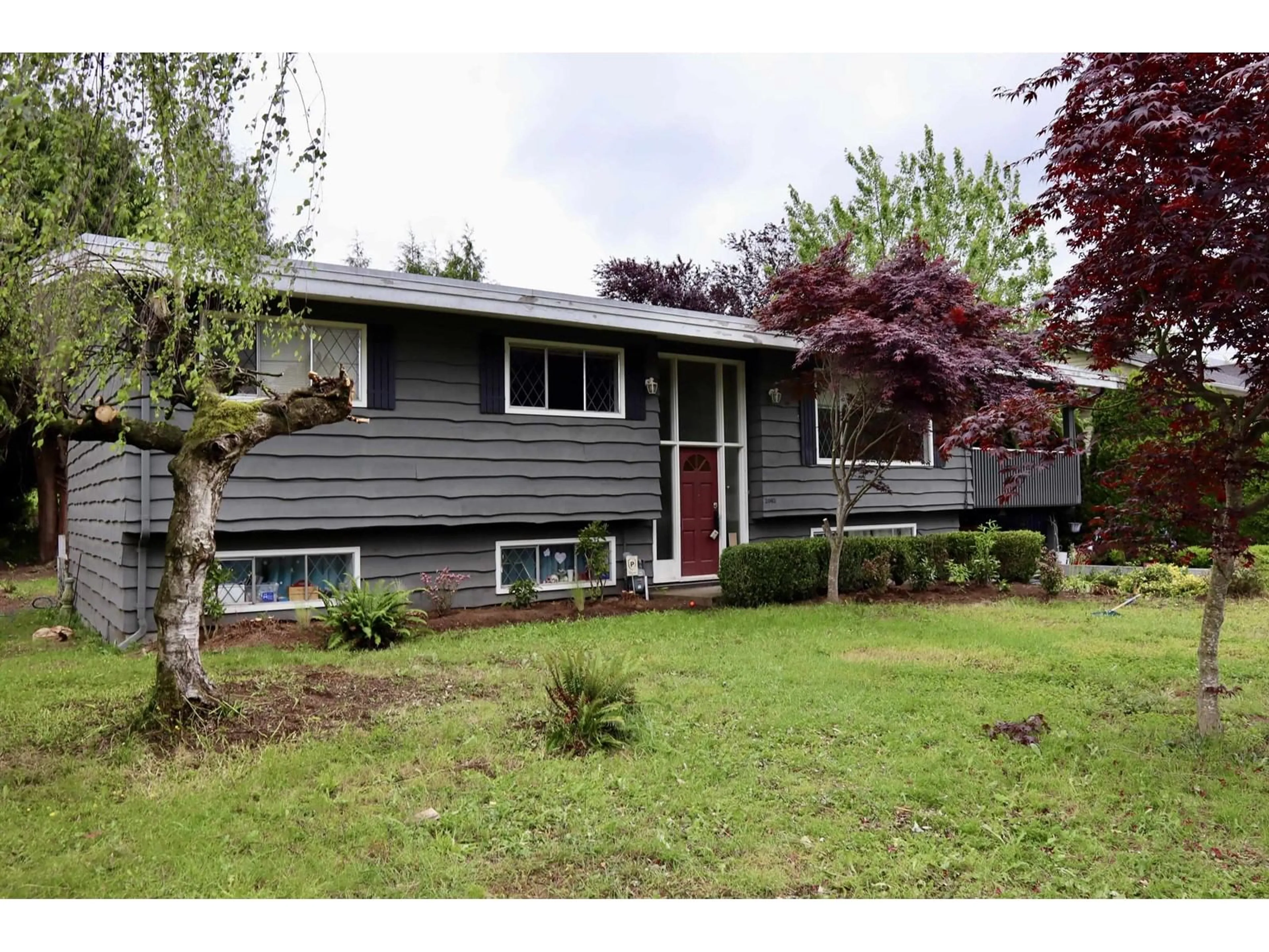 Home with vinyl exterior material, street for 2062 PRIMROSE, Abbotsford British Columbia V2S2Z1