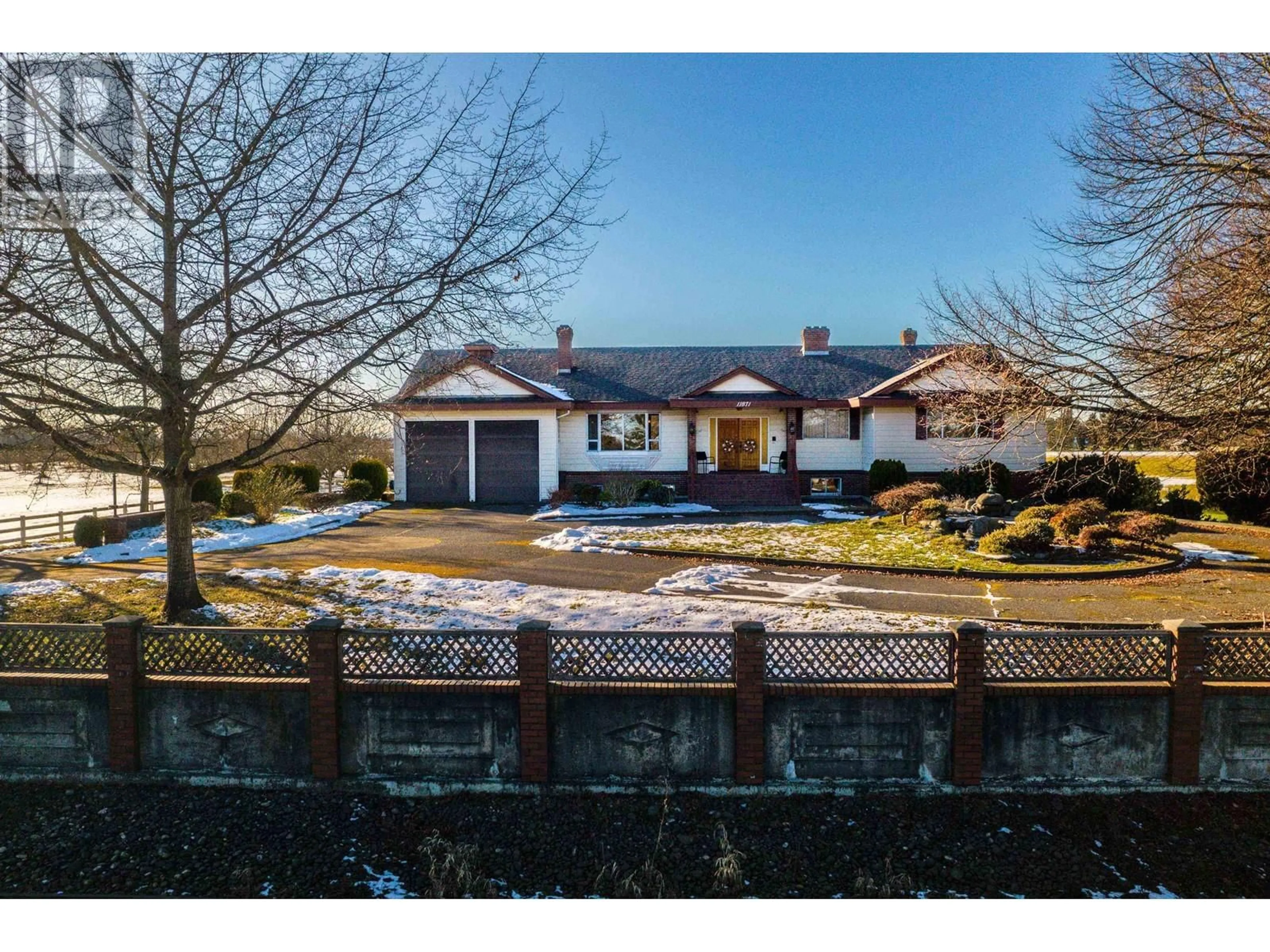 A pic from outside/outdoor area/front of a property/back of a property/a pic from drone, unknown for 11871 NO. 3 ROAD, Richmond British Columbia V7A1X3