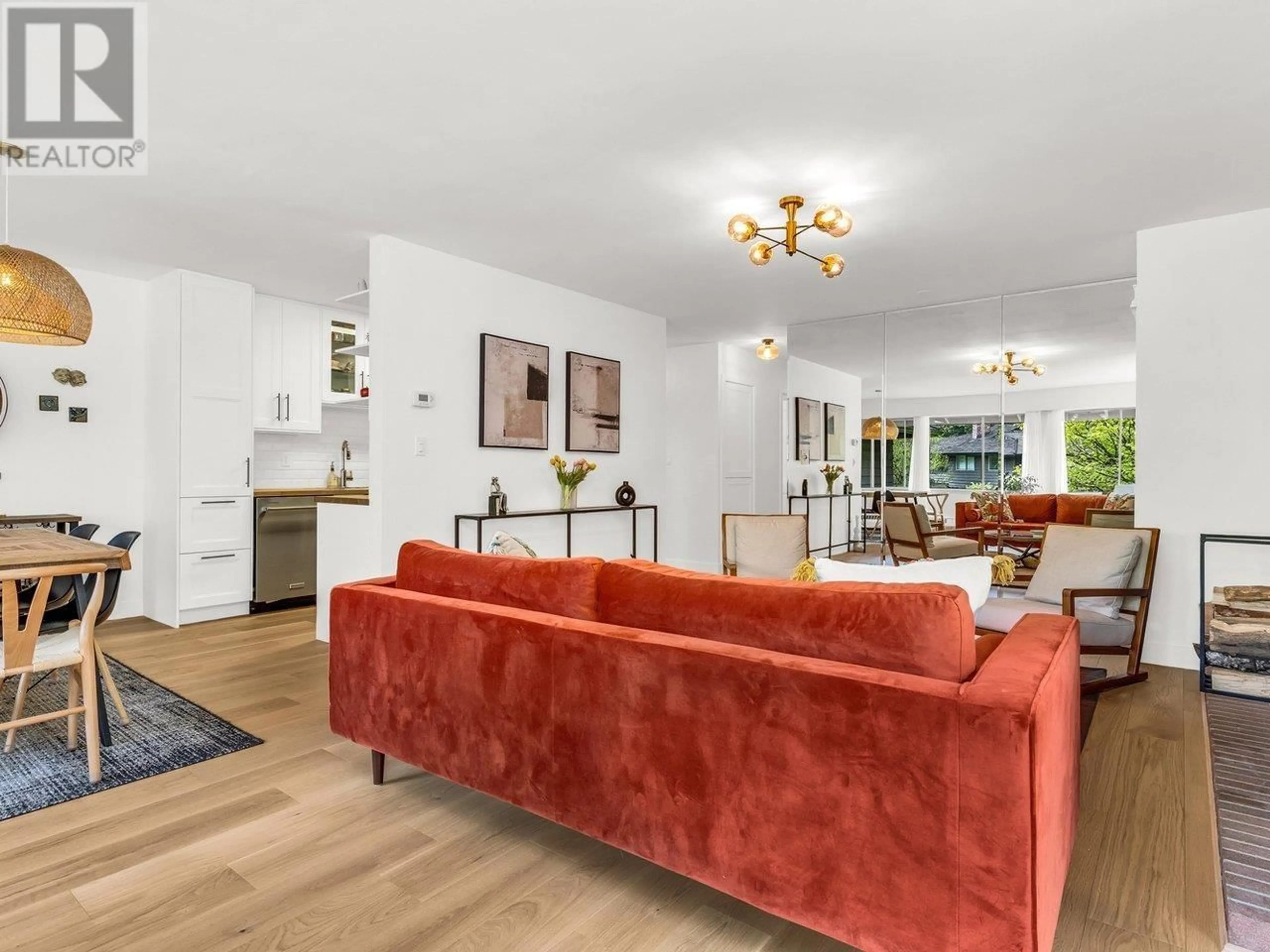Living room with furniture, unknown for 1004 - 235 KEITH ROAD, West Vancouver British Columbia V7T1L5