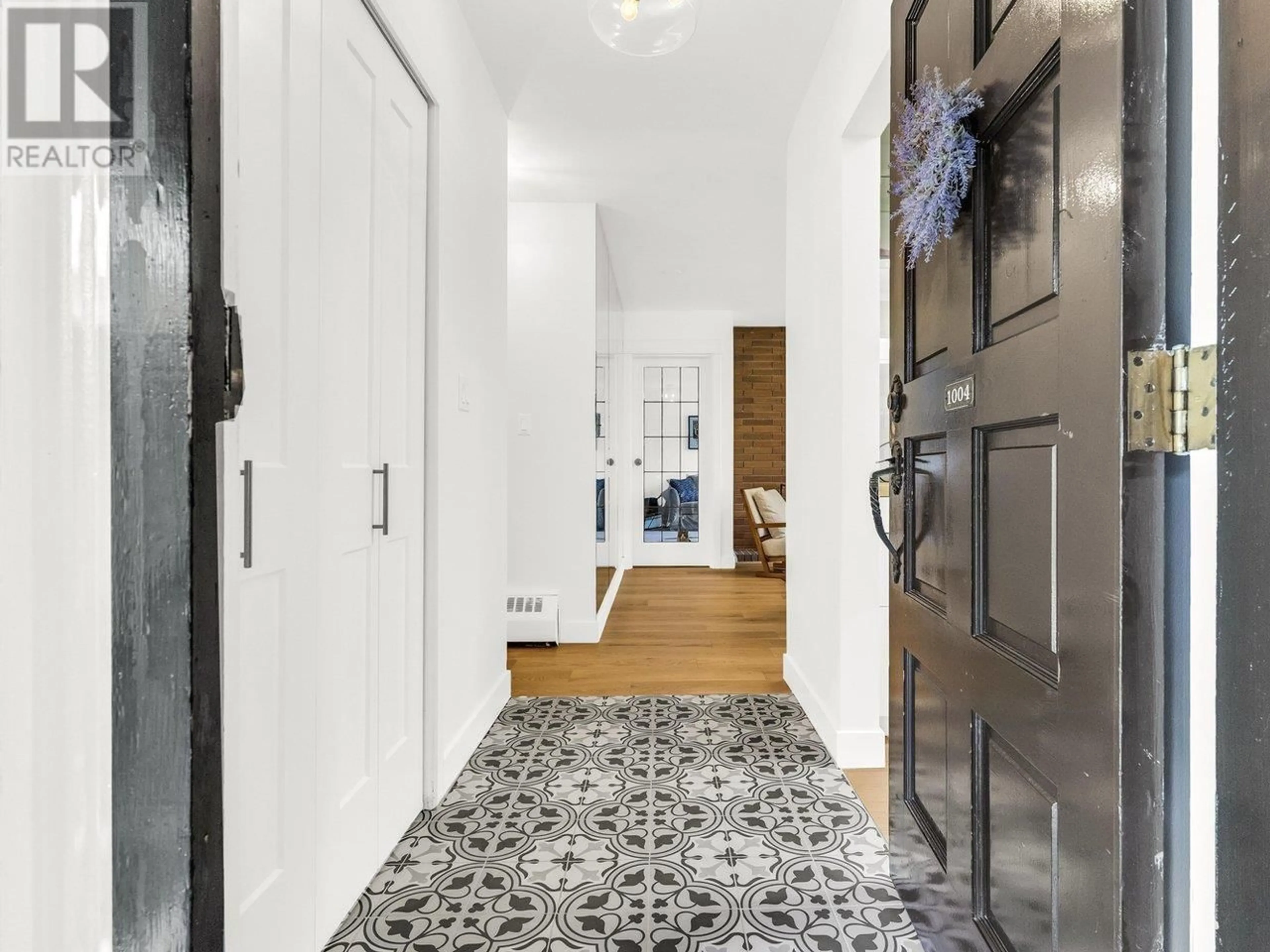 Indoor entryway for 1004 - 235 KEITH ROAD, West Vancouver British Columbia V7T1L5