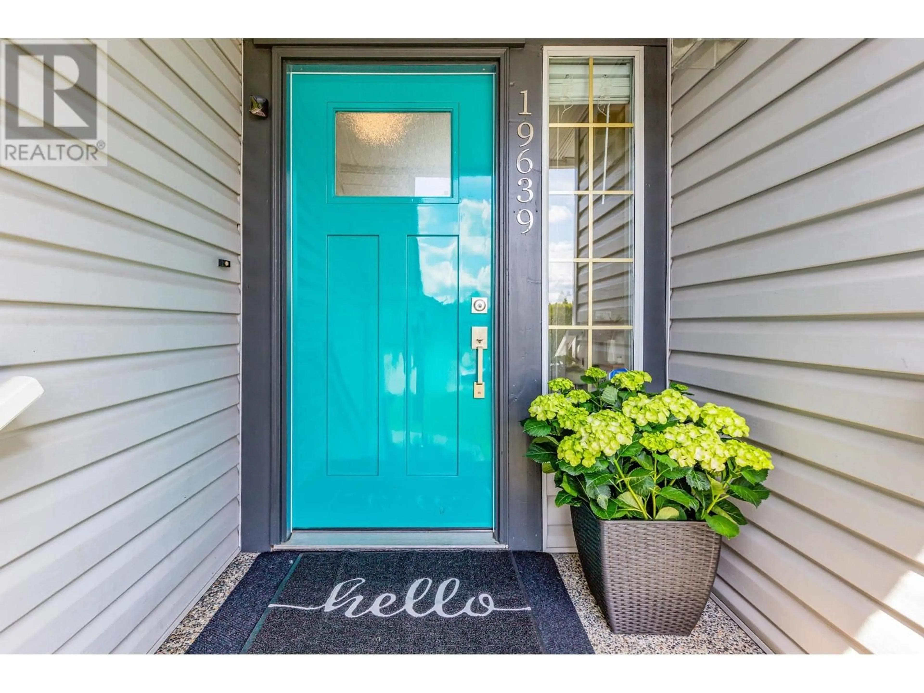Indoor entryway for 19639 CEDAR LANE, Pitt Meadows British Columbia V3Y2E3