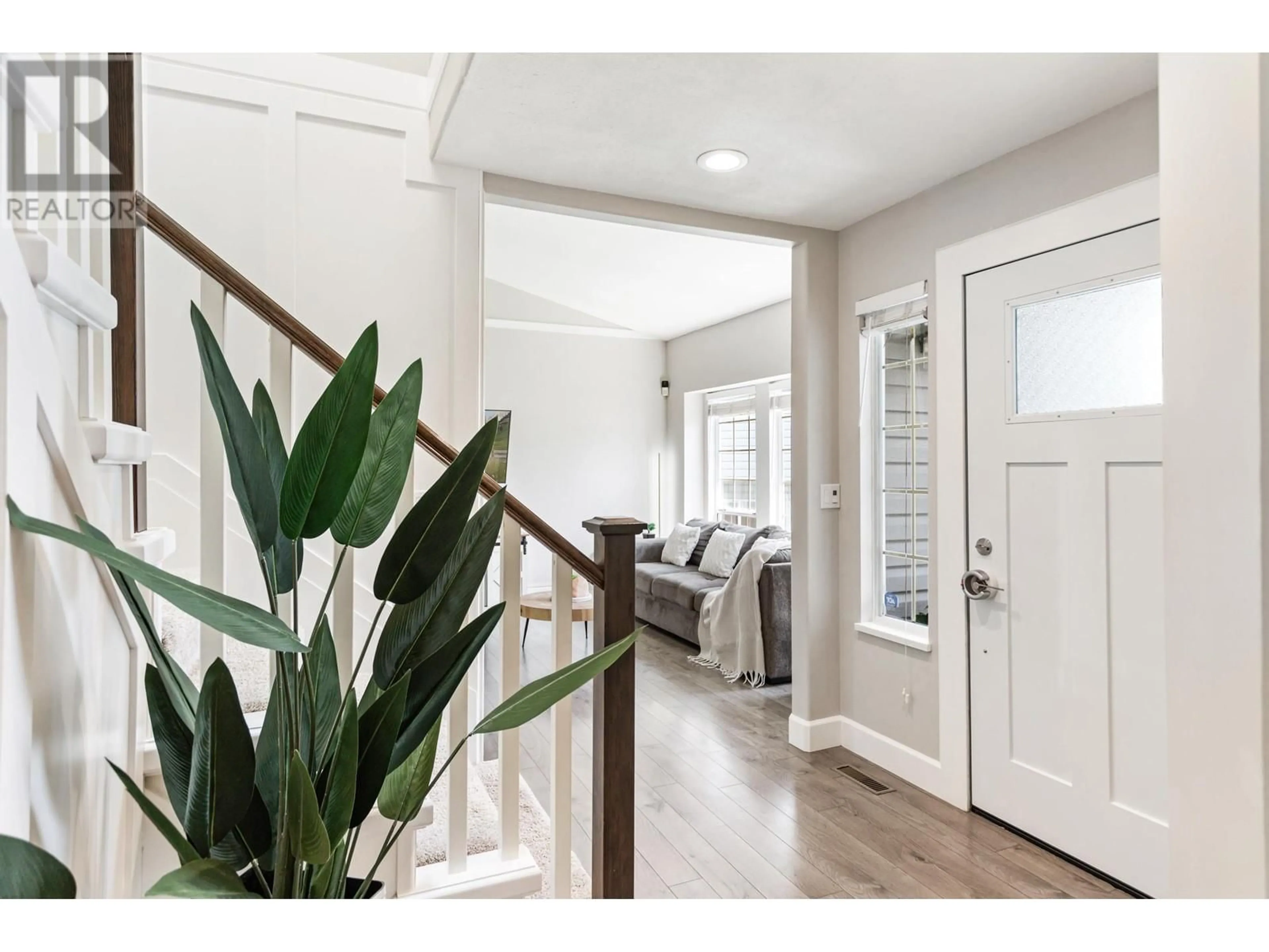 Indoor entryway for 19639 CEDAR LANE, Pitt Meadows British Columbia V3Y2E3