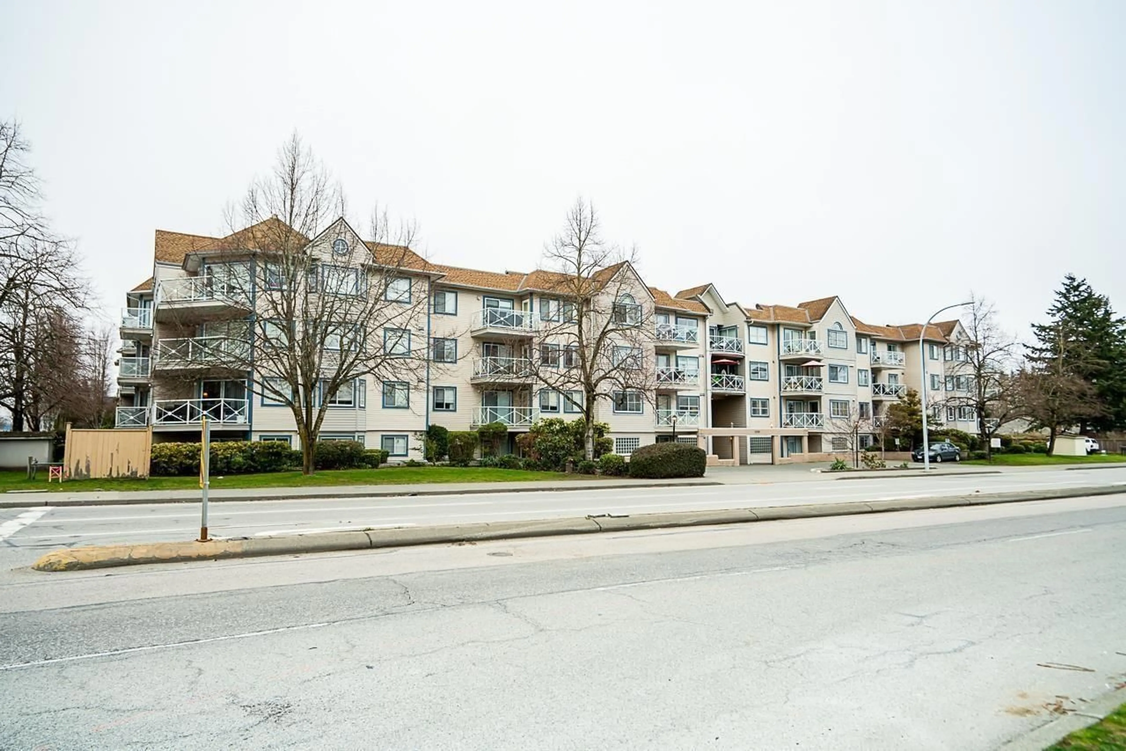 Unknown for 320 - 12101 80, Surrey British Columbia V3W5V6