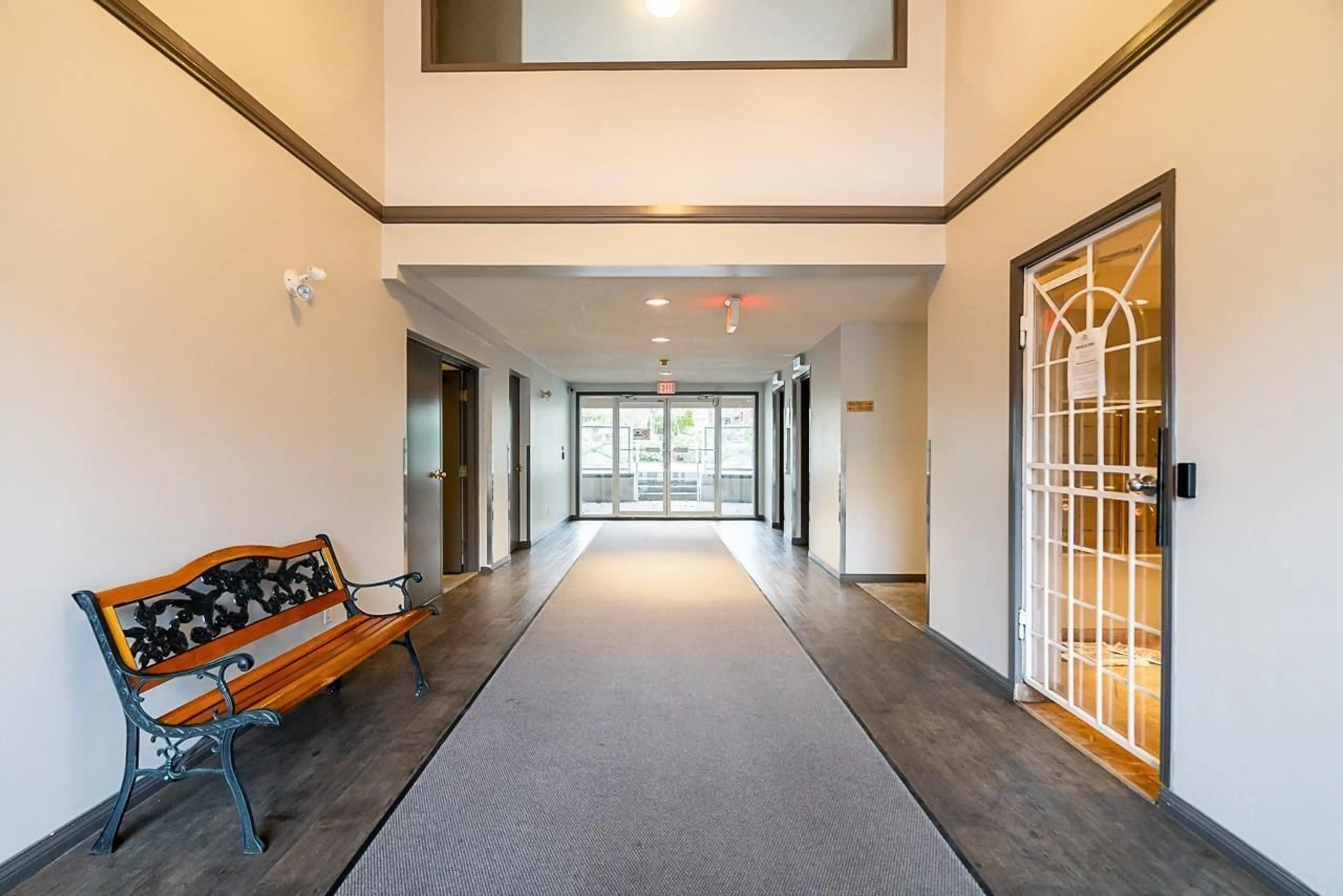 Indoor foyer for 320 - 12101 80, Surrey British Columbia V3W5V6