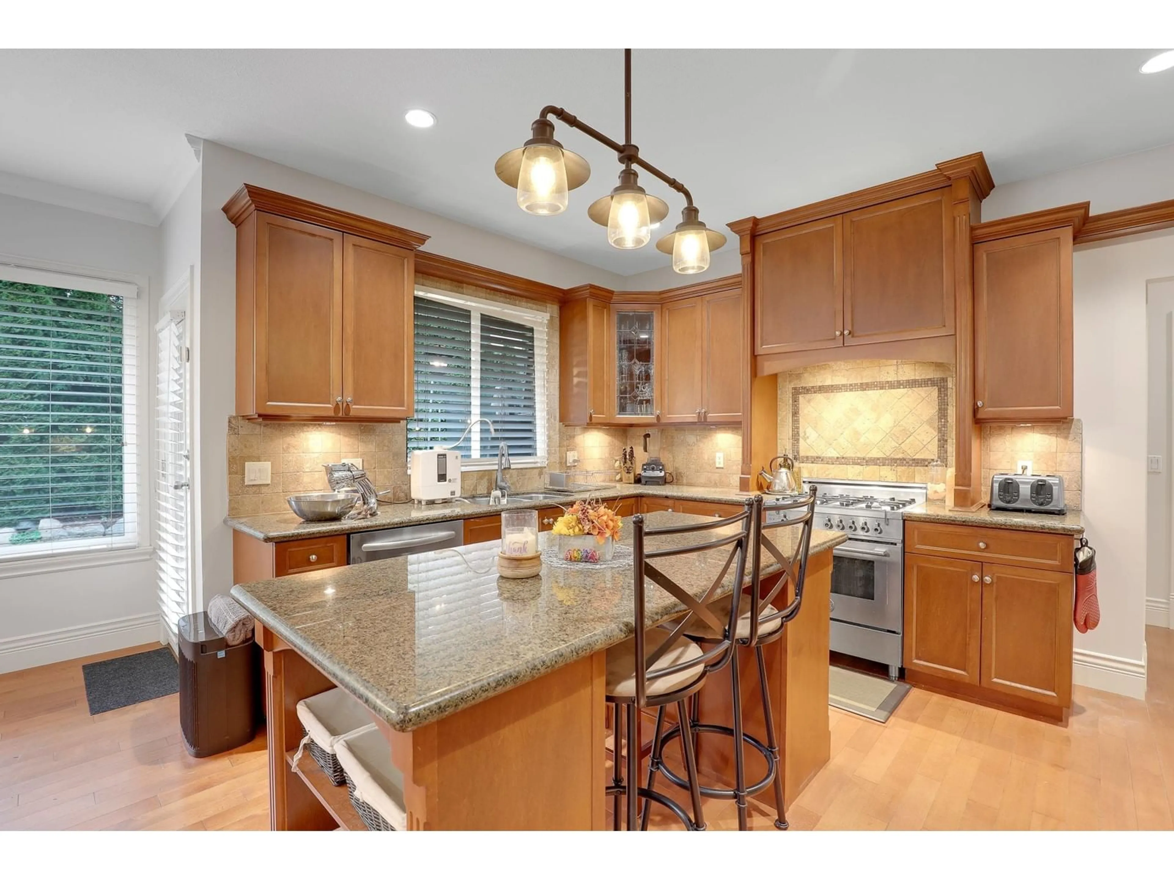 Open concept kitchen, ceramic/tile floor for 5884 164A, Surrey British Columbia V3S1J9