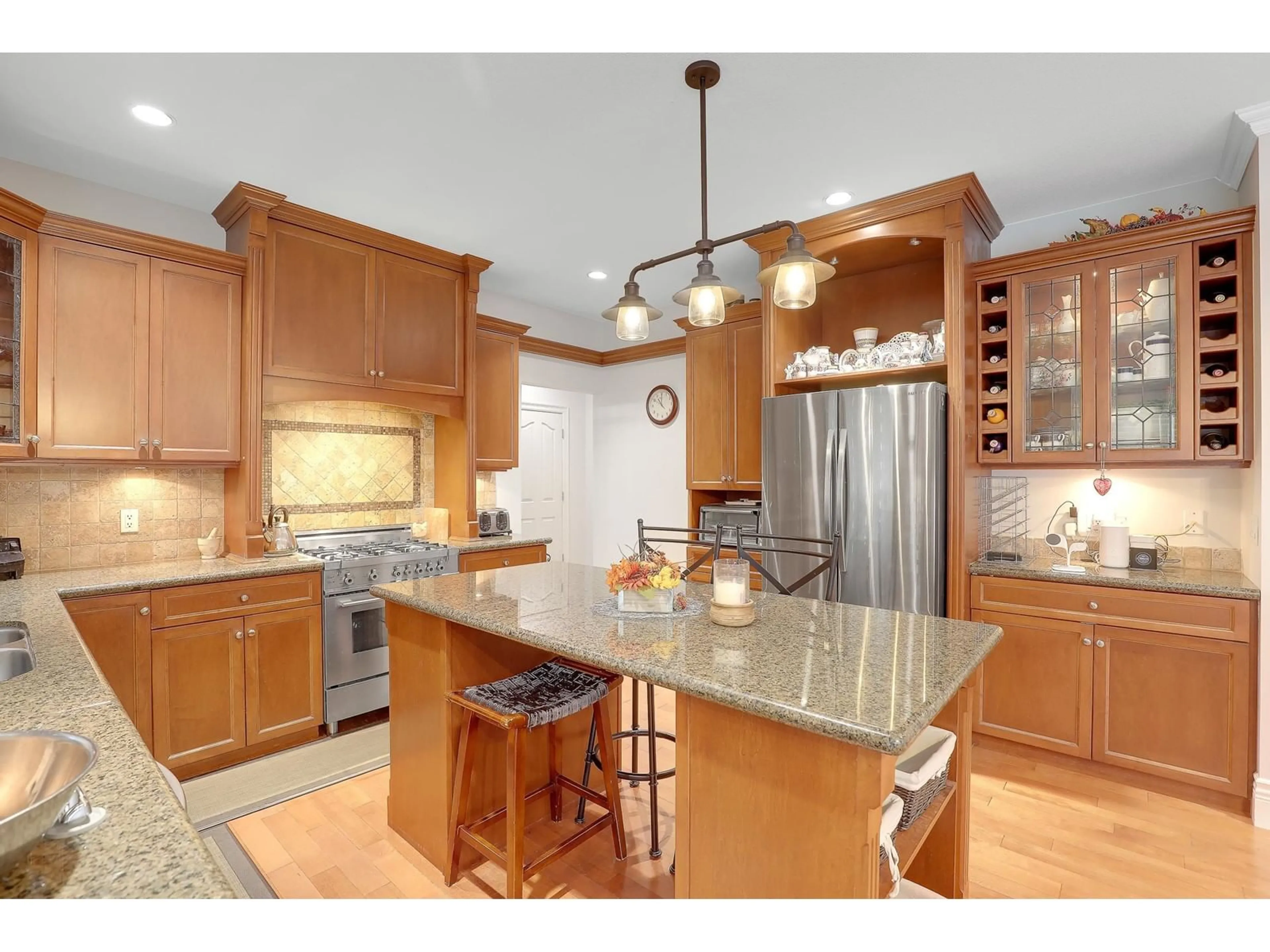 Open concept kitchen, ceramic/tile floor for 5884 164A, Surrey British Columbia V3S1J9