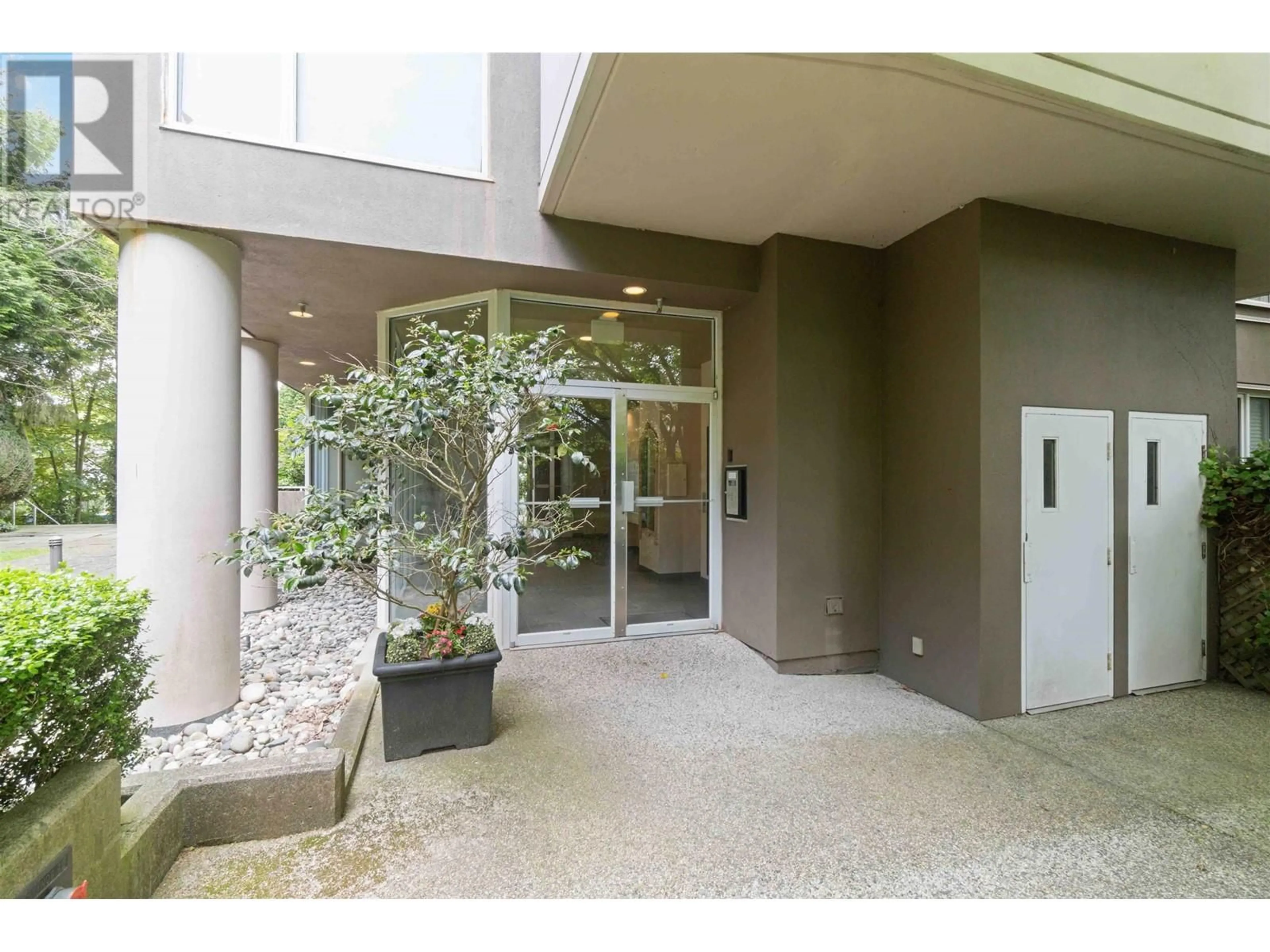 Indoor foyer for 1002 - 2121 38TH AVENUE, Vancouver British Columbia V6M1R8
