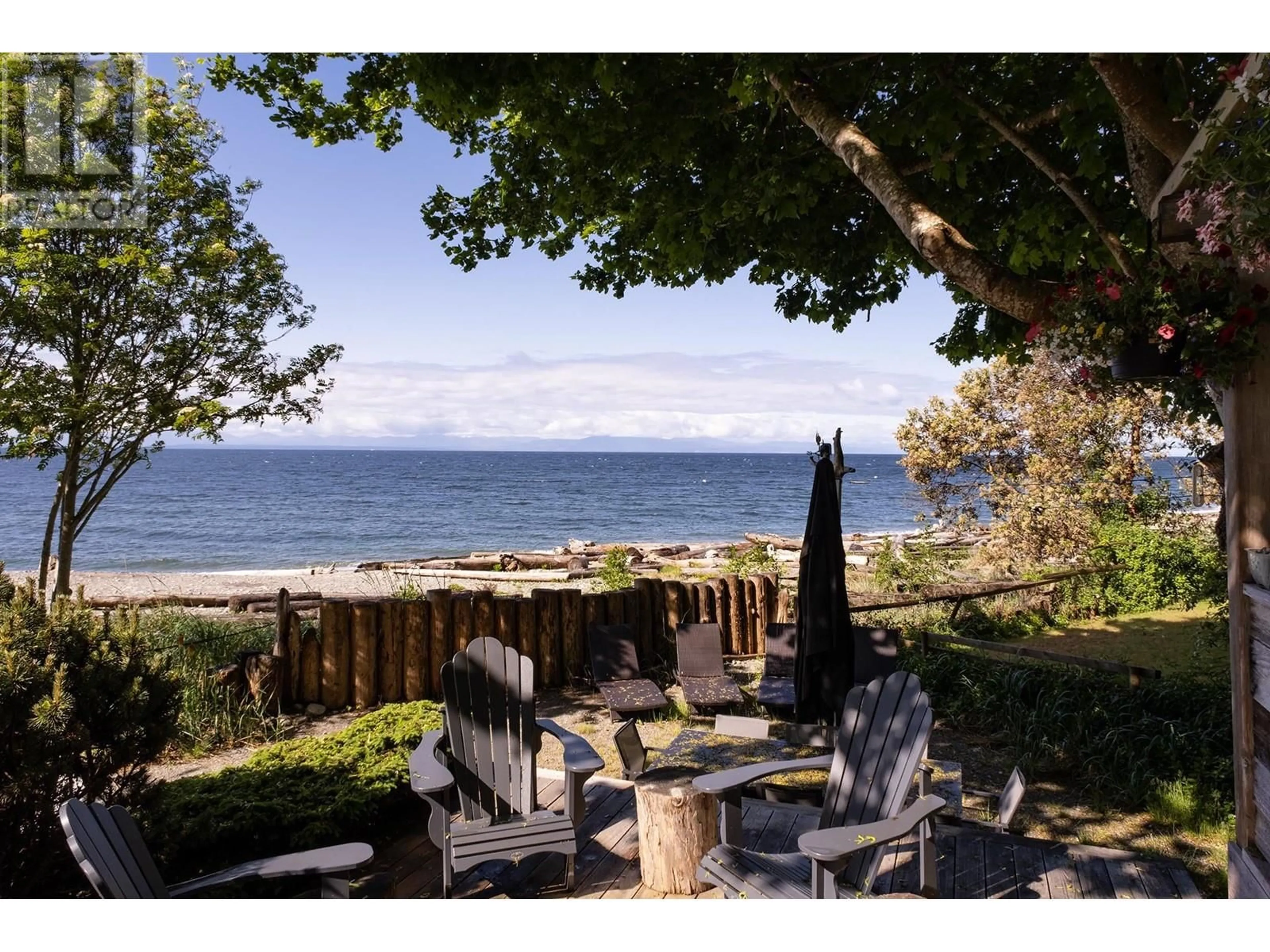 Patio, water/lake/river/ocean view for 2028 OCEAN BEACH, Gibsons British Columbia V0N1V5