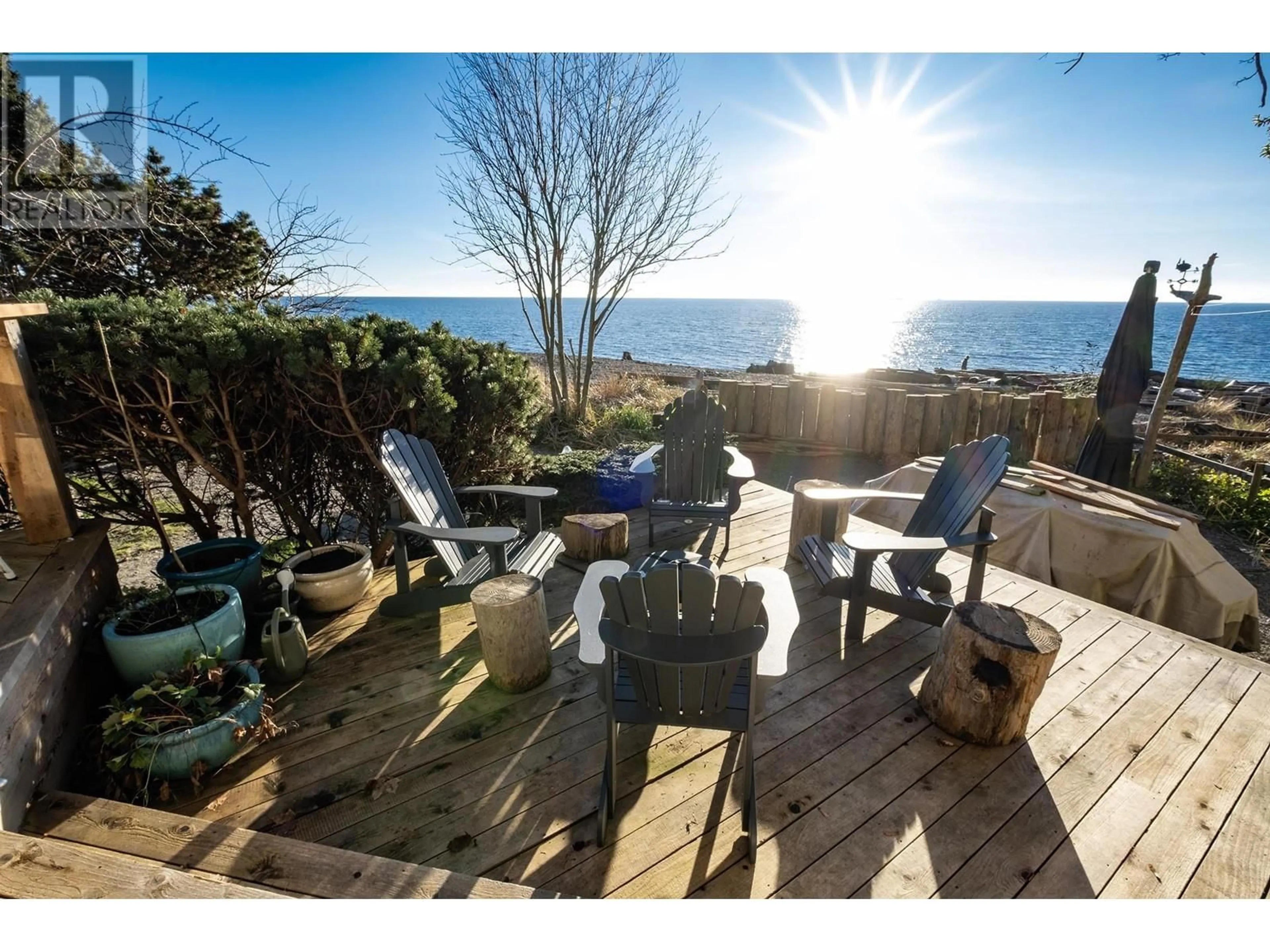 A pic from outside/outdoor area/front of a property/back of a property/a pic from drone, water/lake/river/ocean view for 2028 OCEAN BEACH, Gibsons British Columbia V0N1V5
