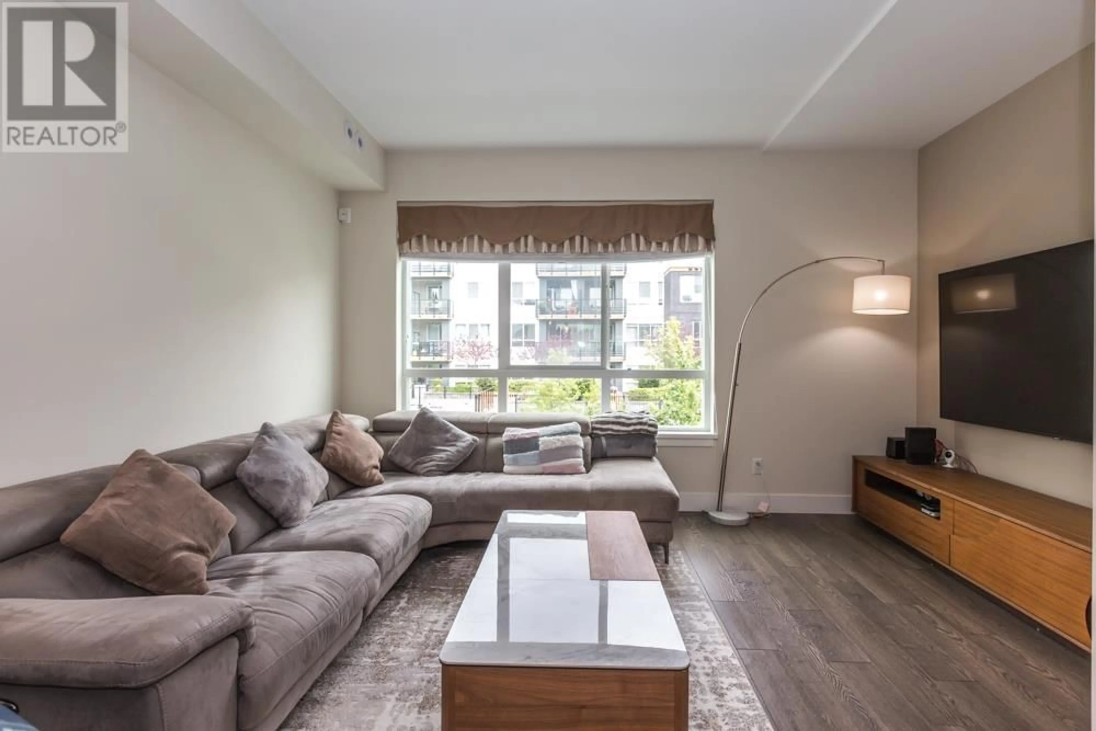 Living room with furniture, wood/laminate floor for 162 - 1894 OSPREY DRIVE, Tsawwassen British Columbia V4M0C3