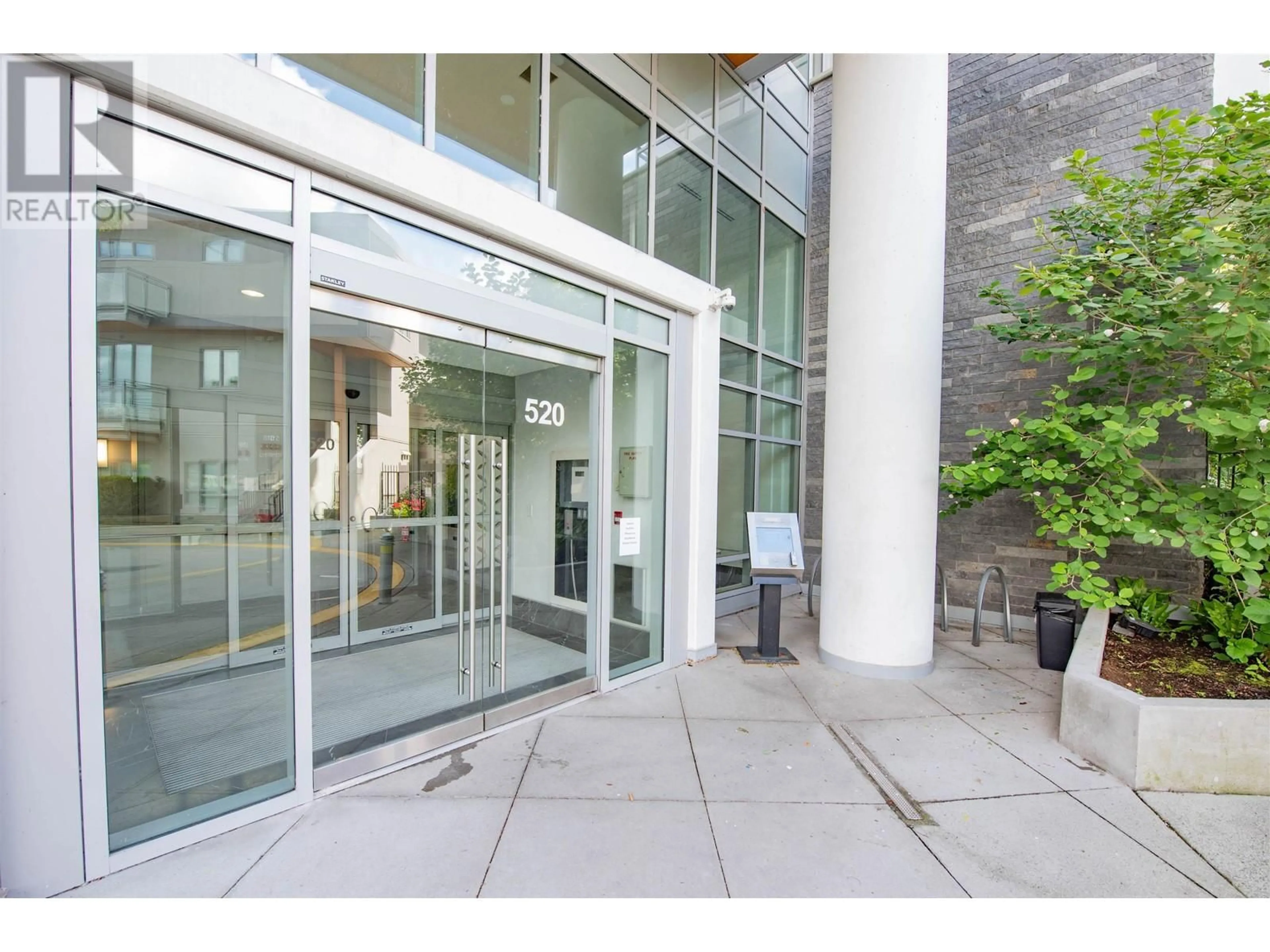 Indoor foyer for 1105 - 520 COMO LAKE AVENUE, Coquitlam British Columbia V3J0E8