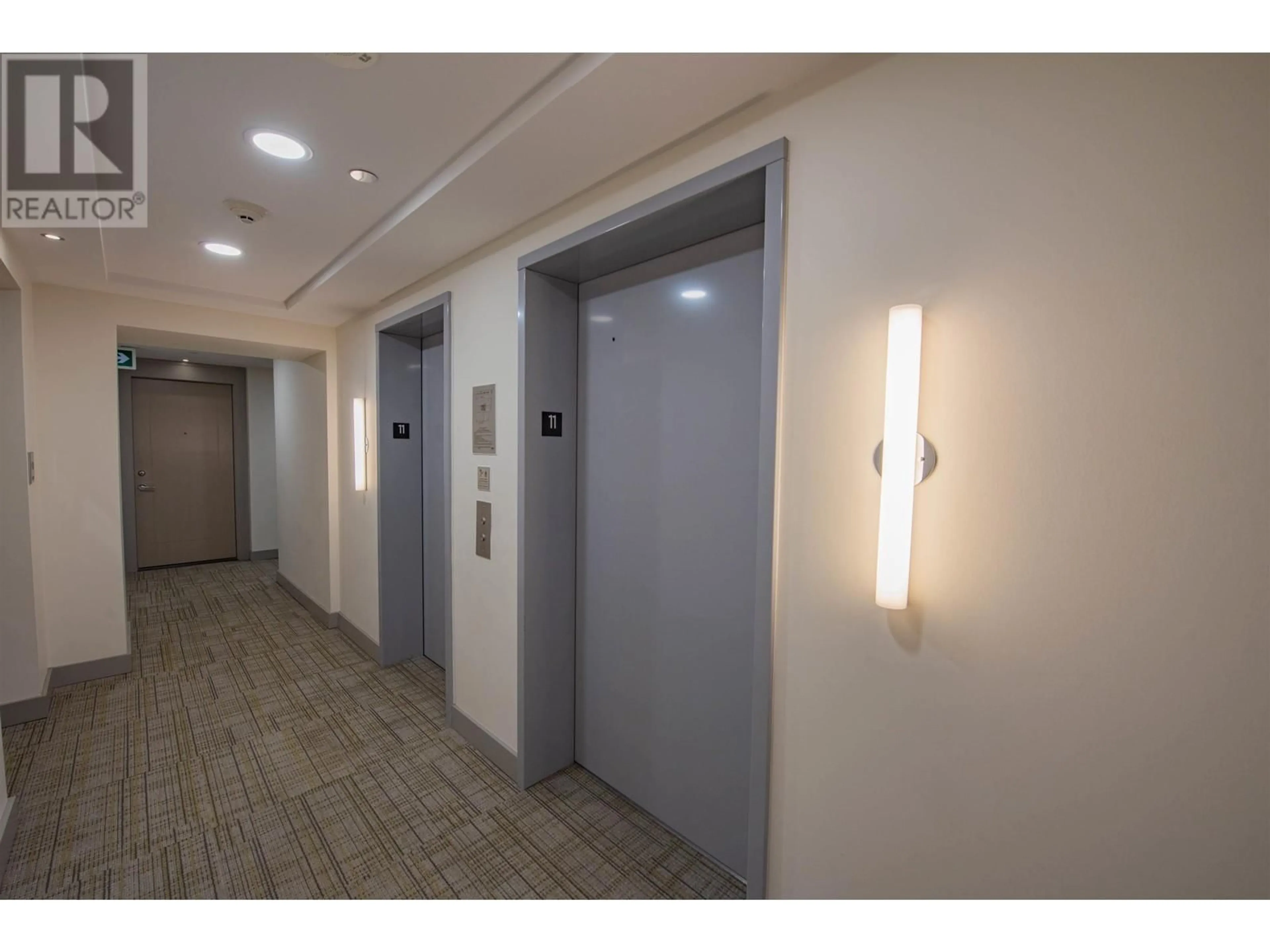 Indoor foyer for 1105 - 520 COMO LAKE AVENUE, Coquitlam British Columbia V3J0E8