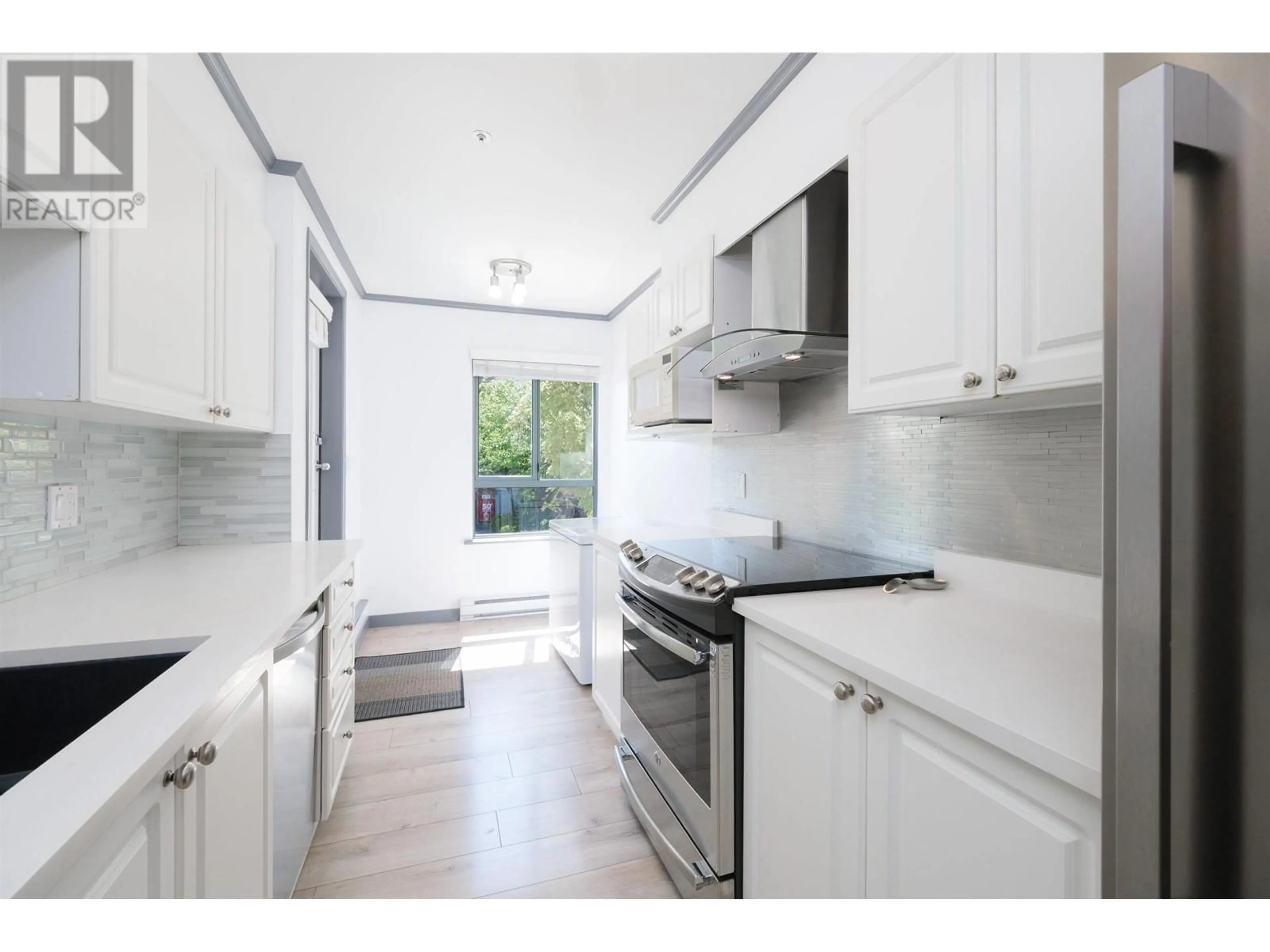 Unknown for 209 - 223 MOUNTAIN HIGHWAY, North Vancouver British Columbia V7J3V3