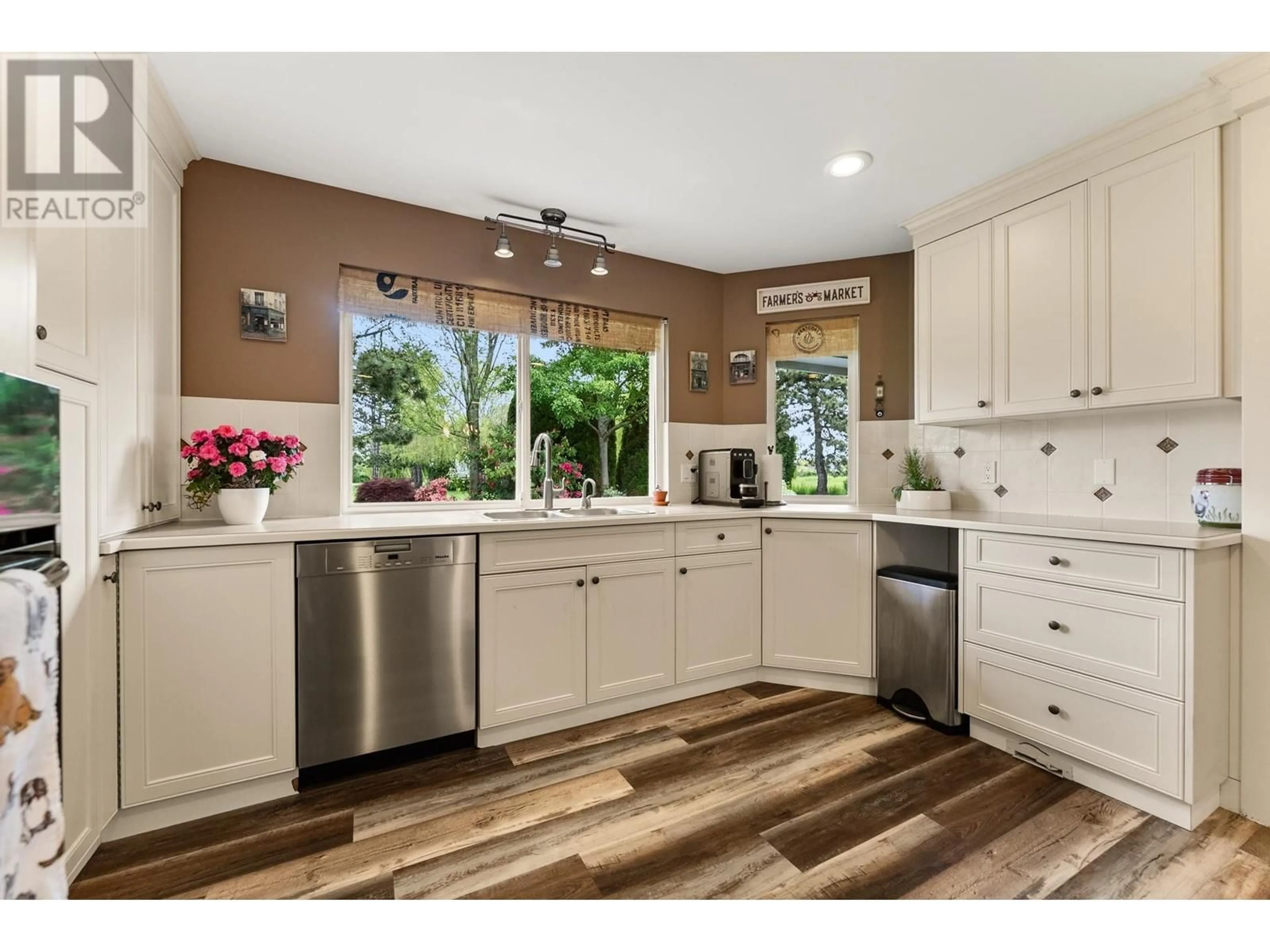 Open concept kitchen, unknown for 6200 28 AVENUE, Delta British Columbia V4L2N6