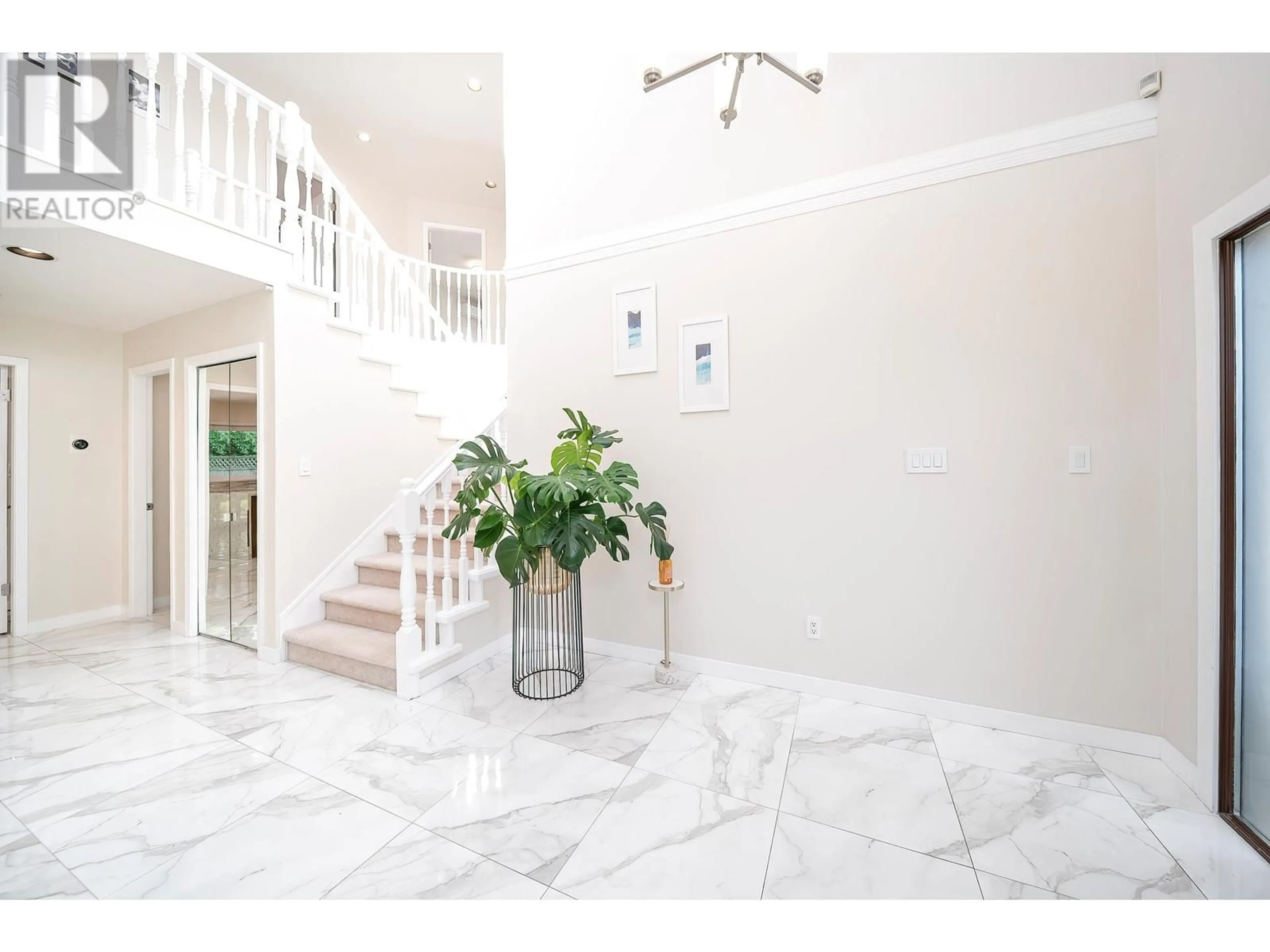 Indoor foyer for 7611 DAMPIER DRIVE, Richmond British Columbia V7C4M3