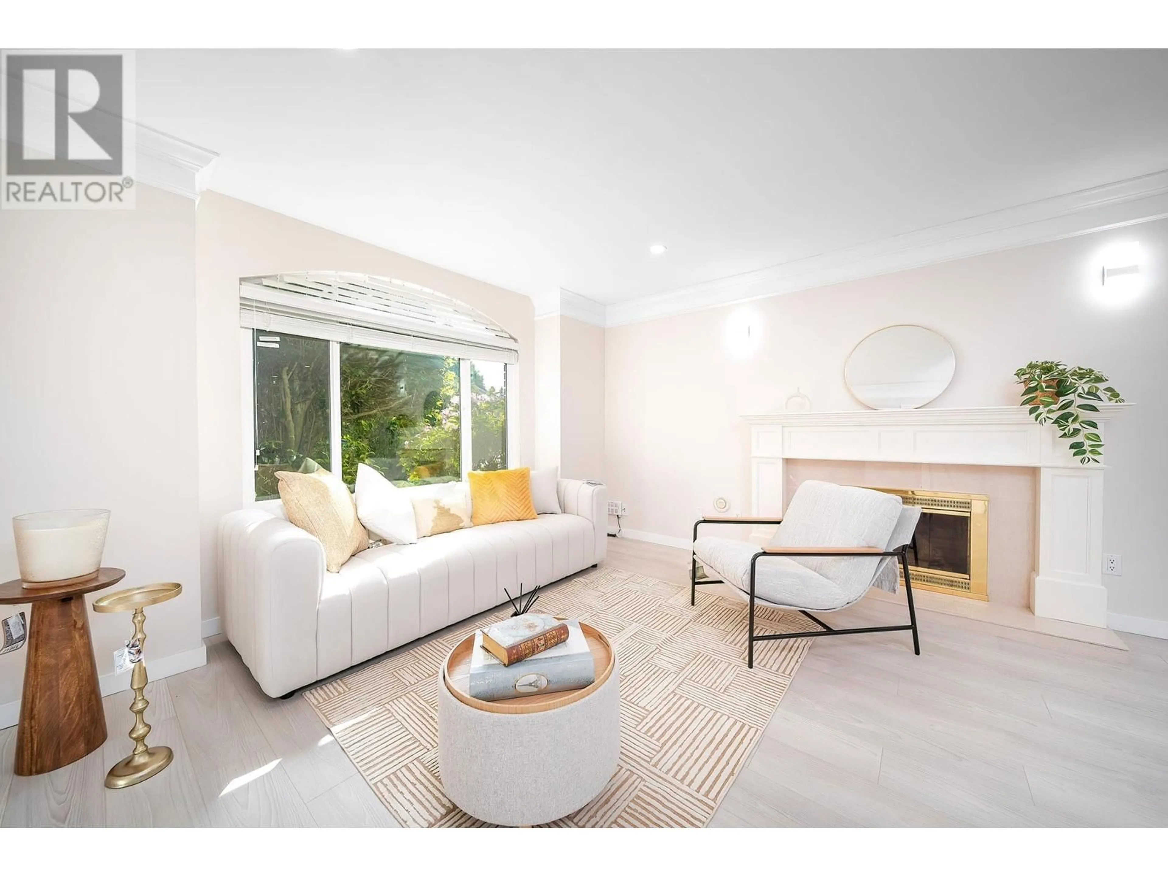 Living room with furniture, unknown for 7611 DAMPIER DRIVE, Richmond British Columbia V7C4M3