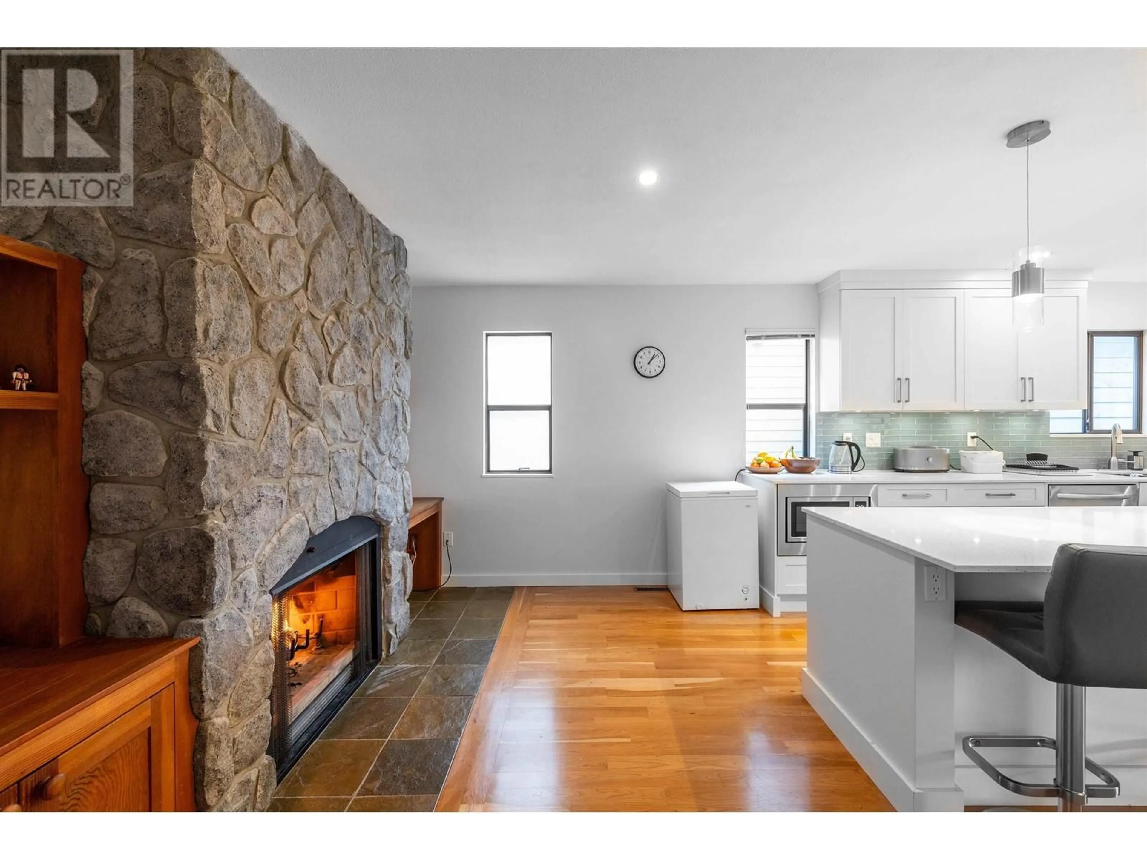 Open concept kitchen, unknown for 5709 OWL COURT, North Vancouver British Columbia V7R4V1