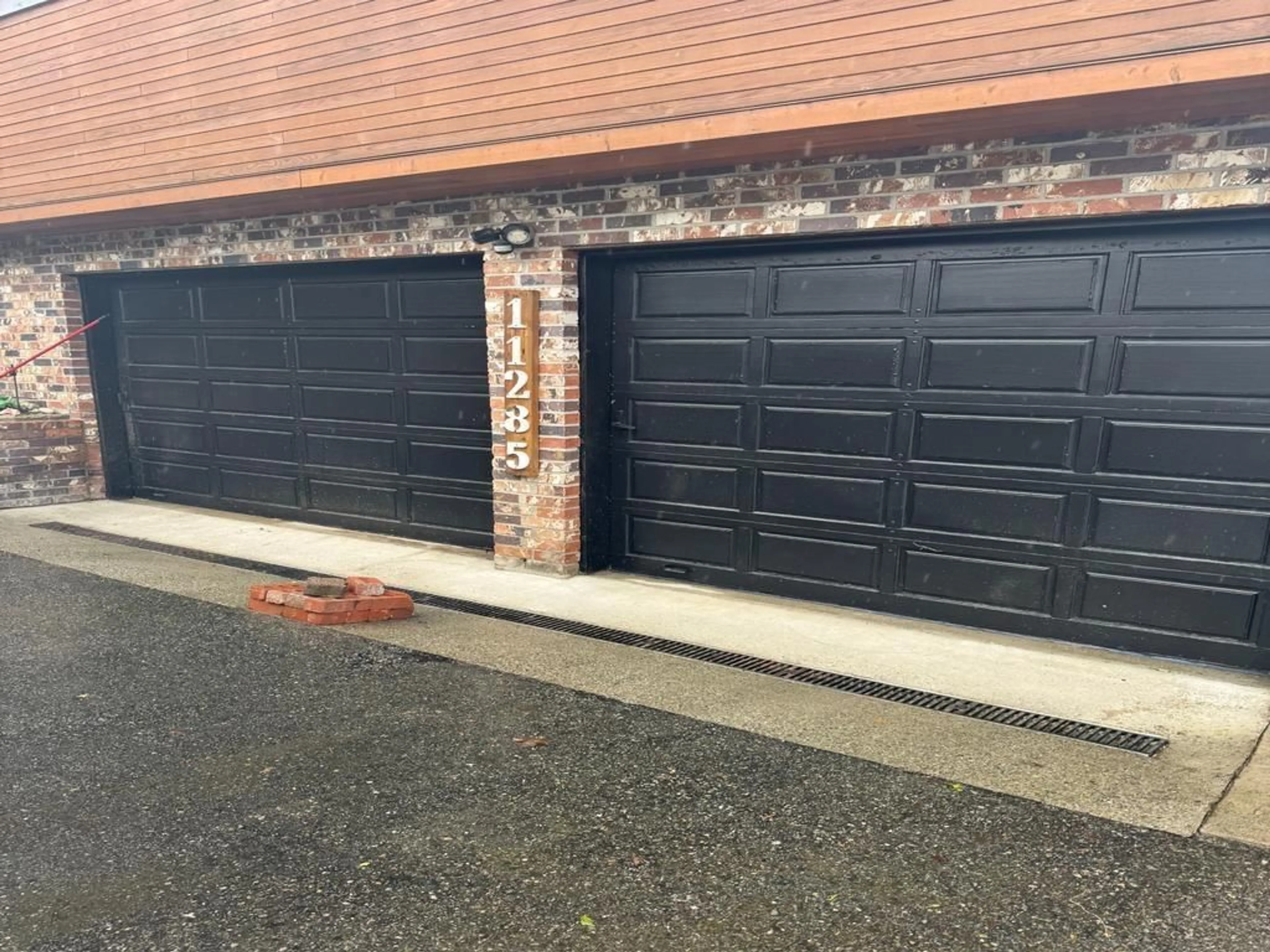 Indoor garage for 11285 133A, Surrey British Columbia V3R2Y8