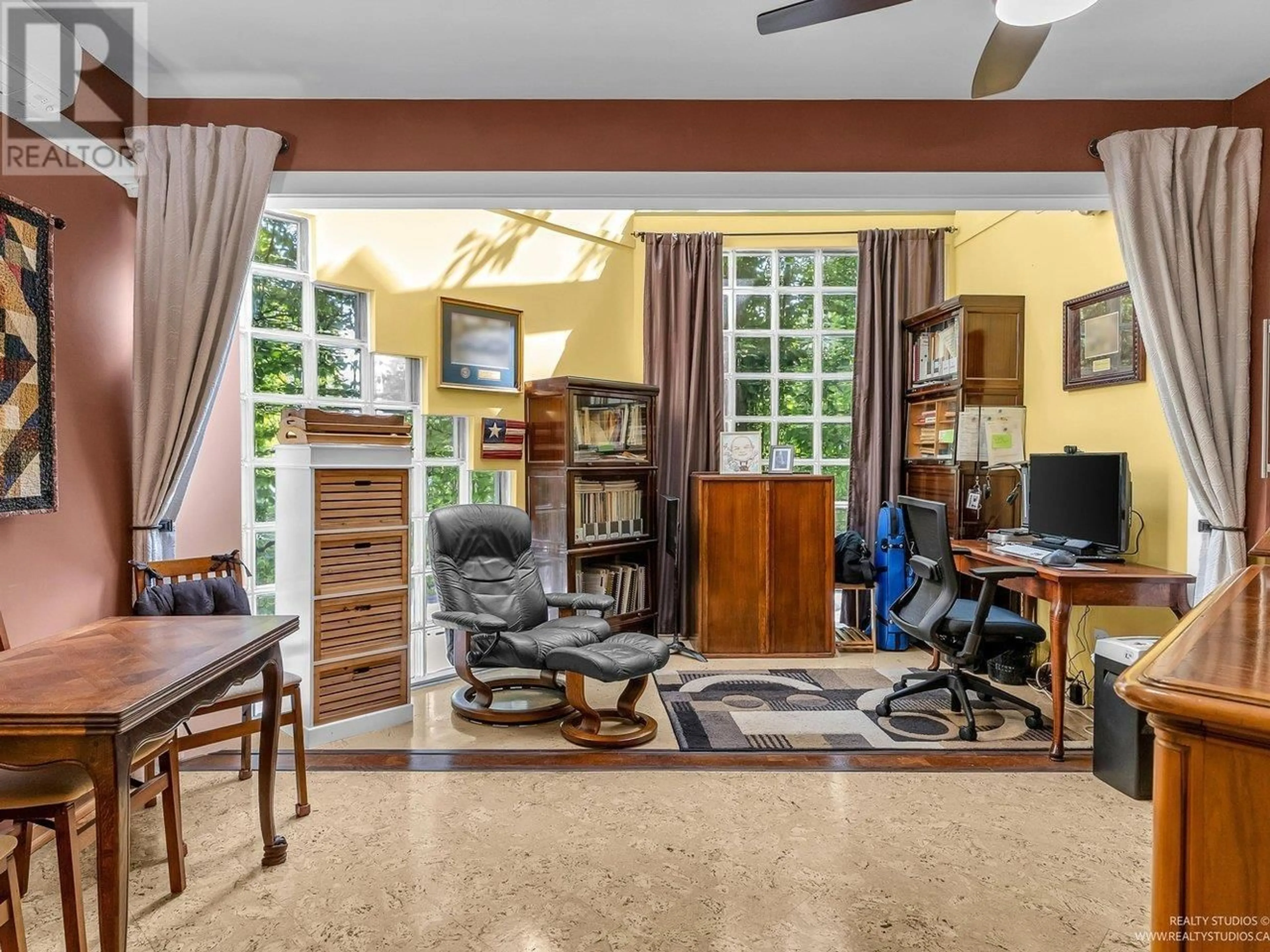 Unknown for 2217 OAK STREET, Vancouver British Columbia V6H3W6