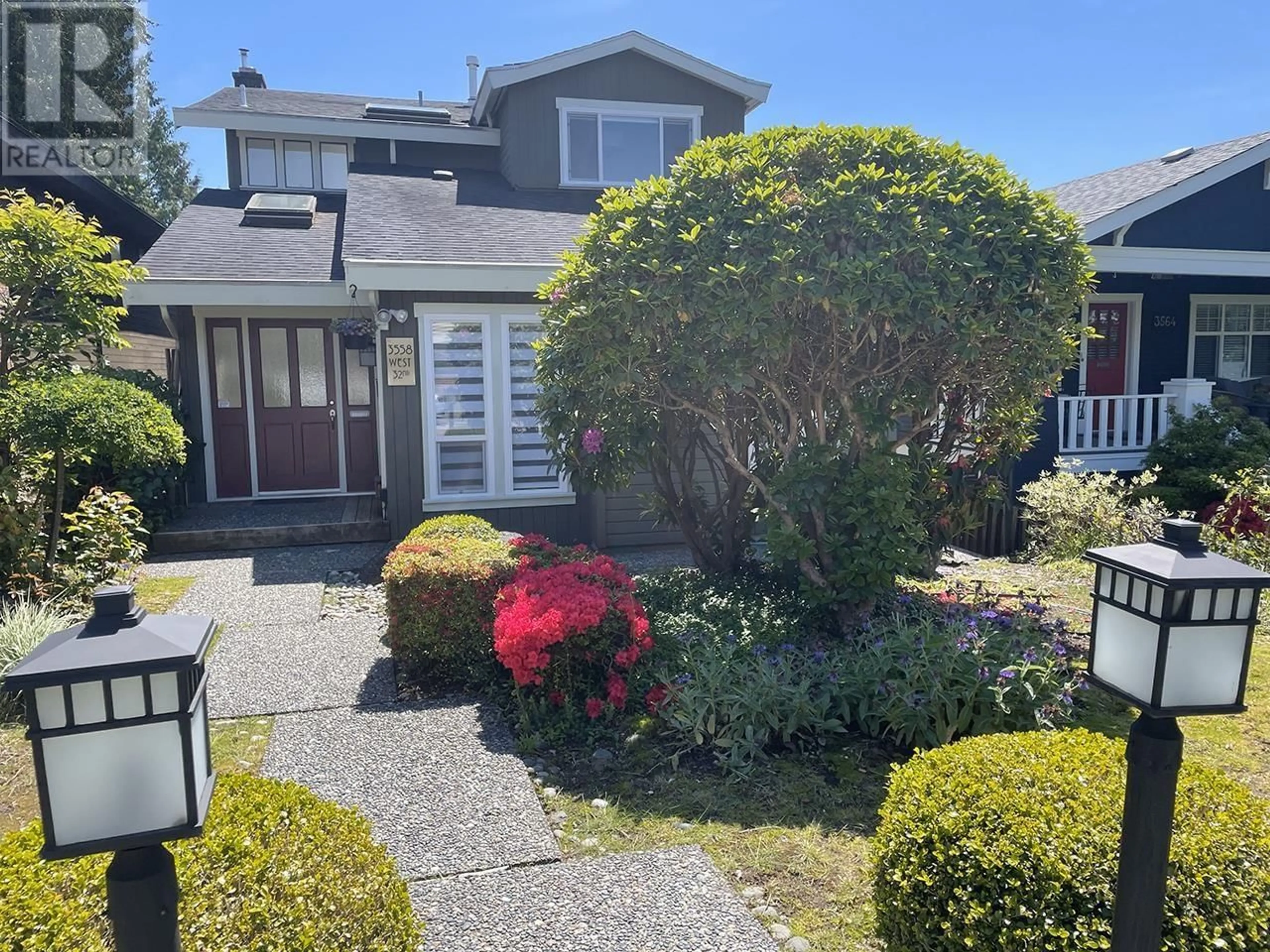 A pic from outside/outdoor area/front of a property/back of a property/a pic from drone, street for 3558 32ND AVENUE, Vancouver British Columbia V6S1Z2