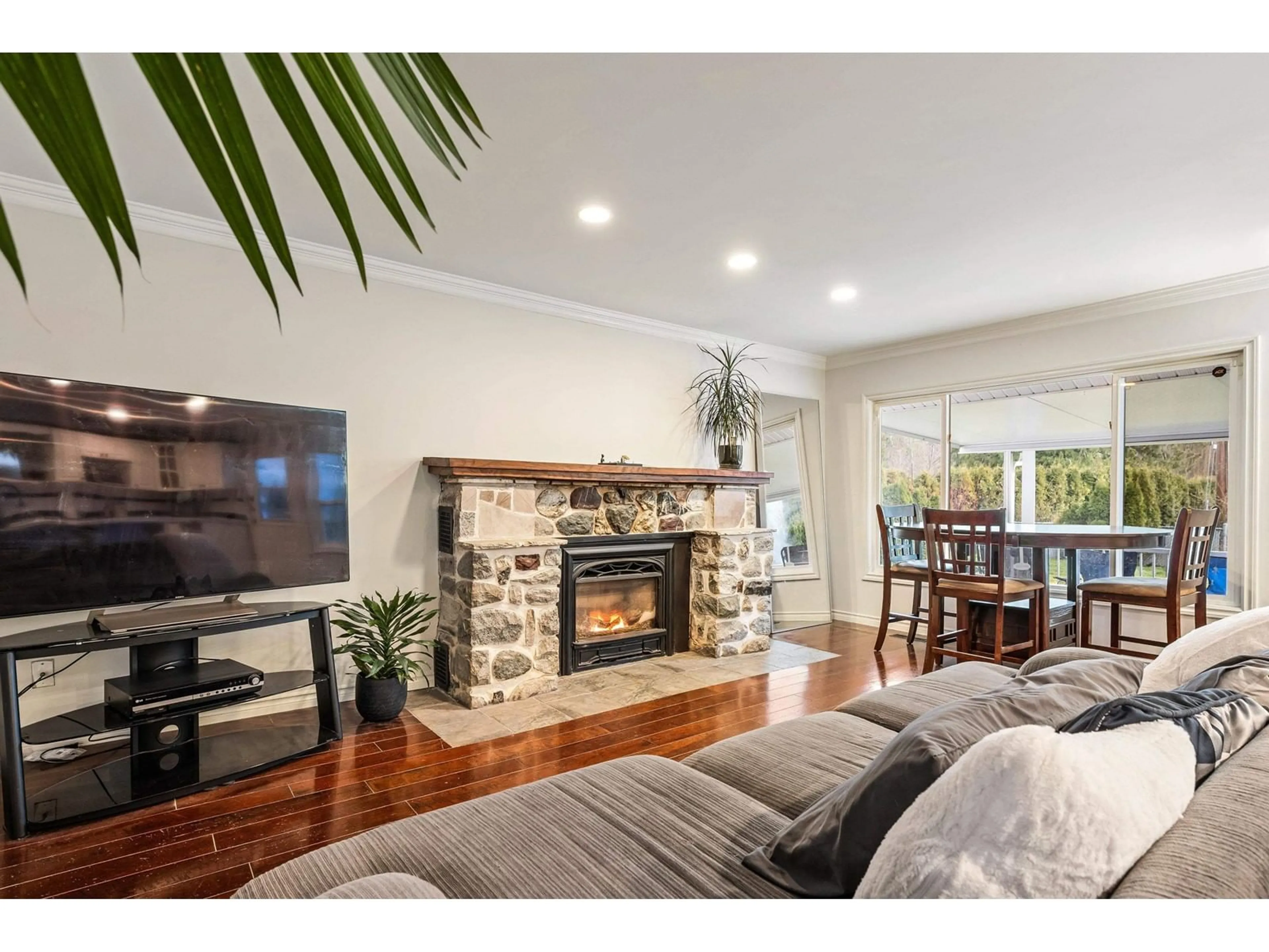 Living room with furniture, unknown for 50765 MOUNTVIEW ROAD, Sardis - Chwk River Valley British Columbia V4Z1B5