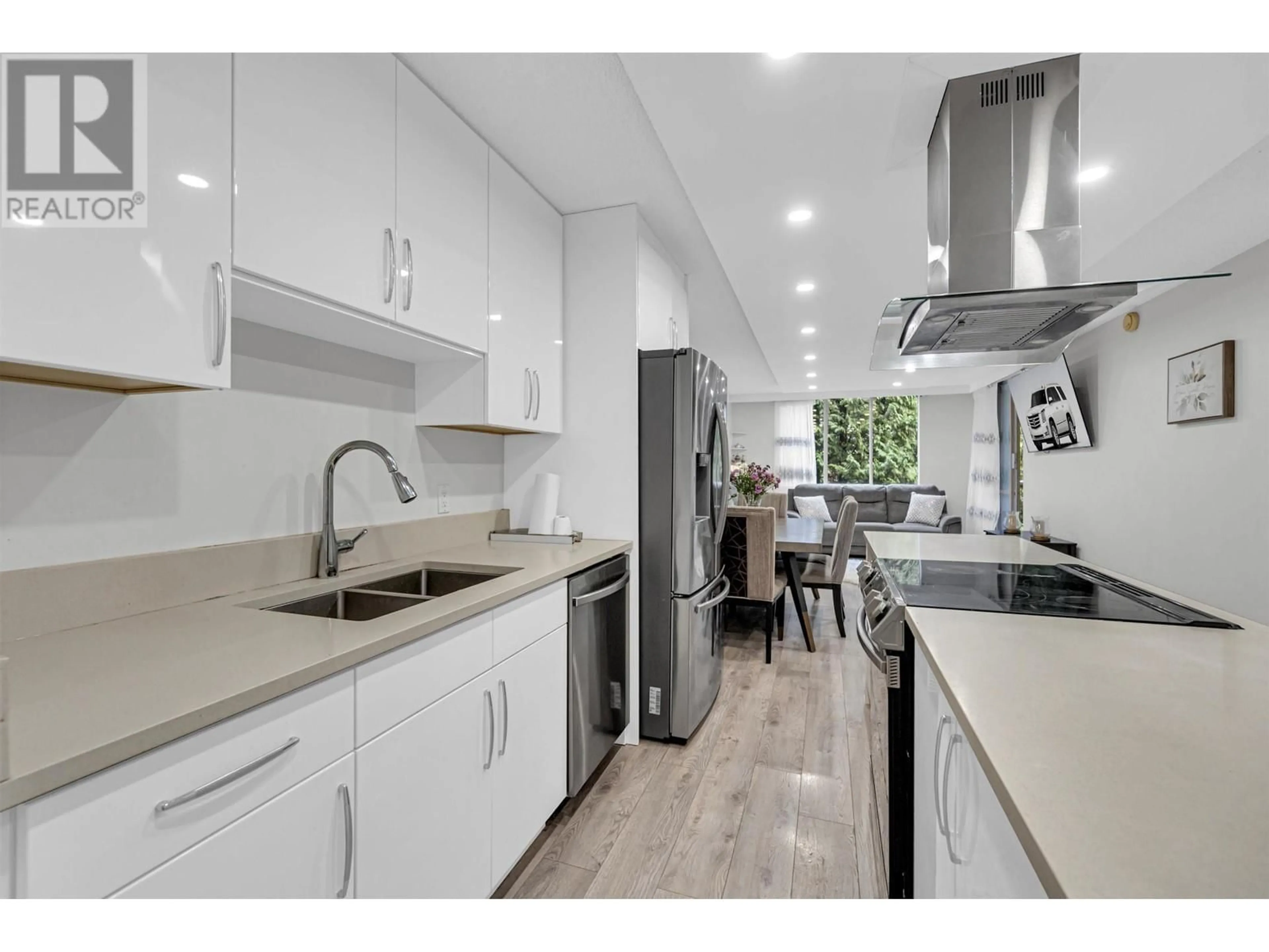 Open concept kitchen, unknown for 505 - 2012 FULLERTON AVENUE, North Vancouver British Columbia V7P3E3