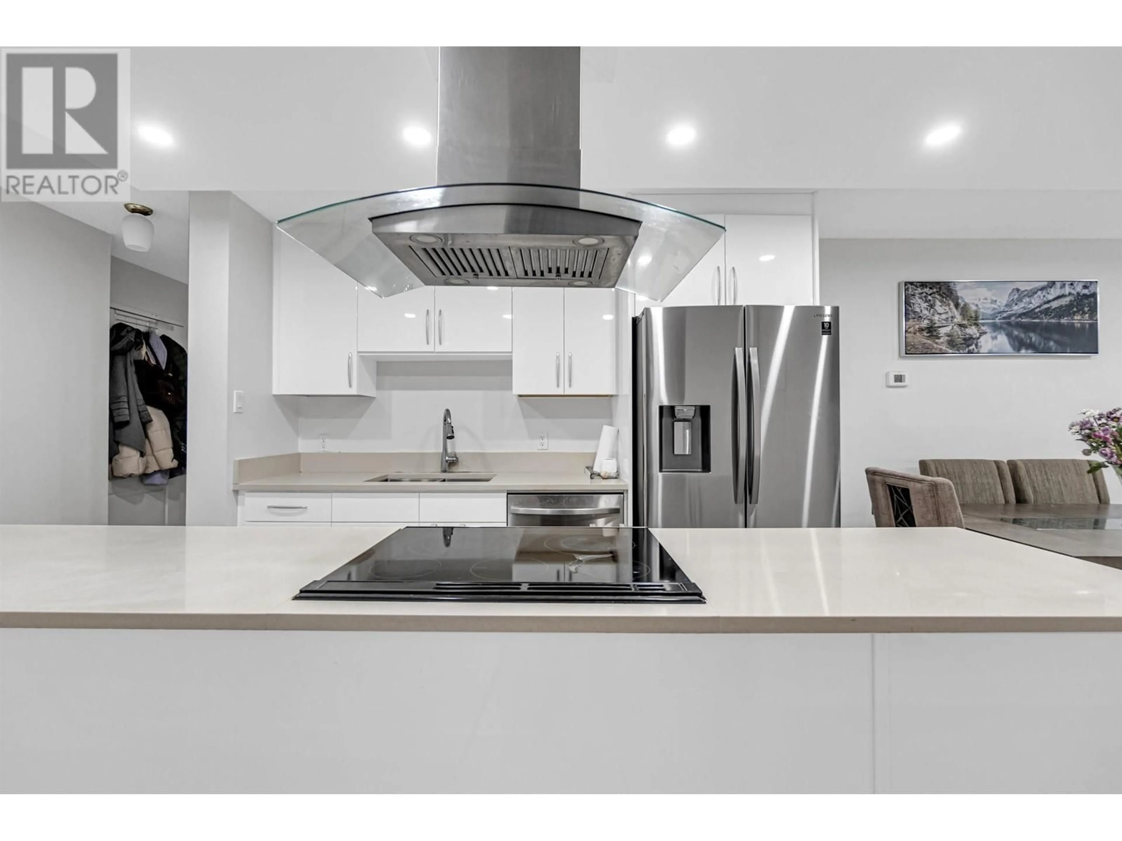 Contemporary kitchen, ceramic/tile floor for 505 - 2012 FULLERTON AVENUE, North Vancouver British Columbia V7P3E3