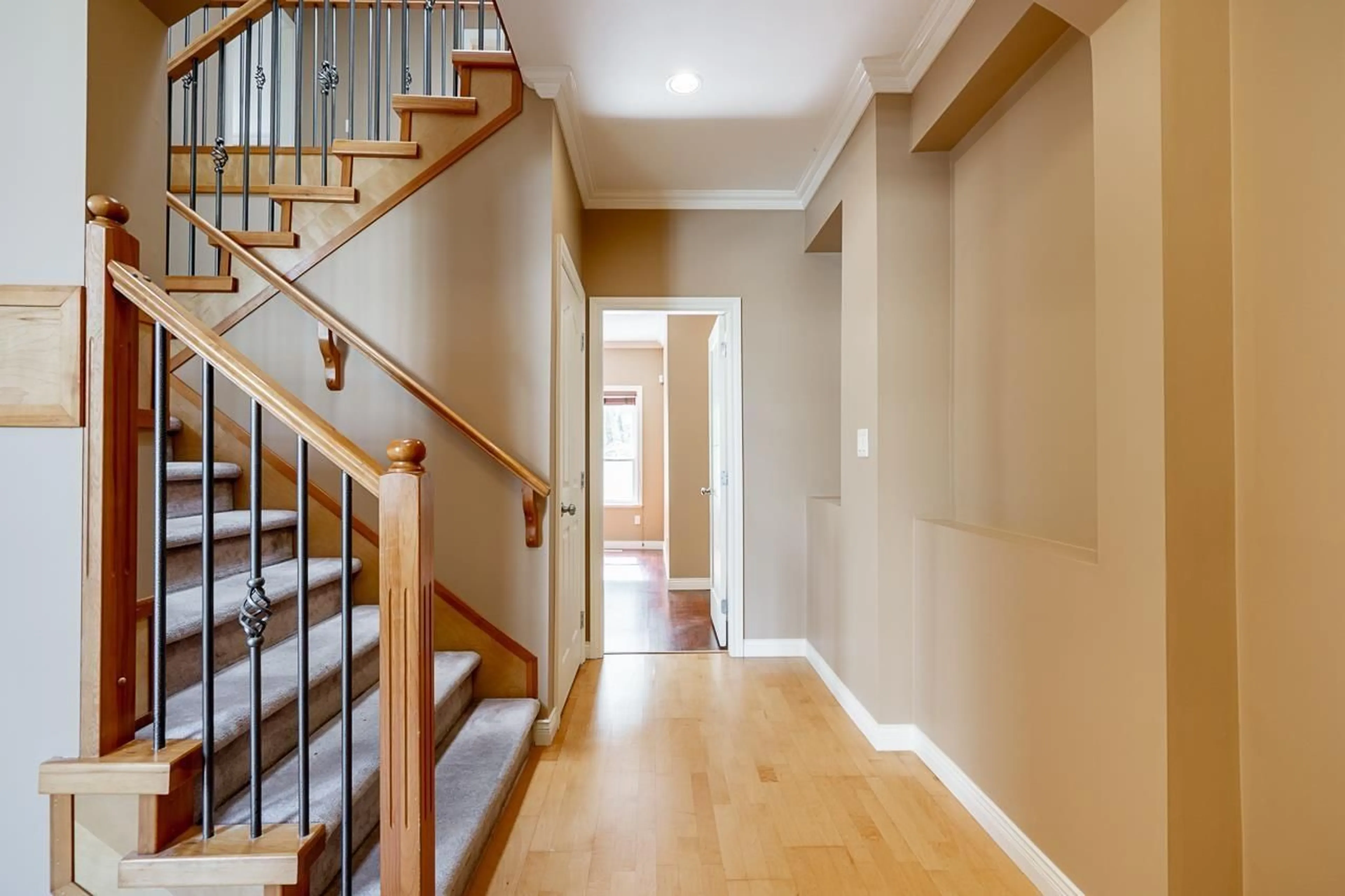 Indoor entryway for 14374 76A, Surrey British Columbia V3W1N8