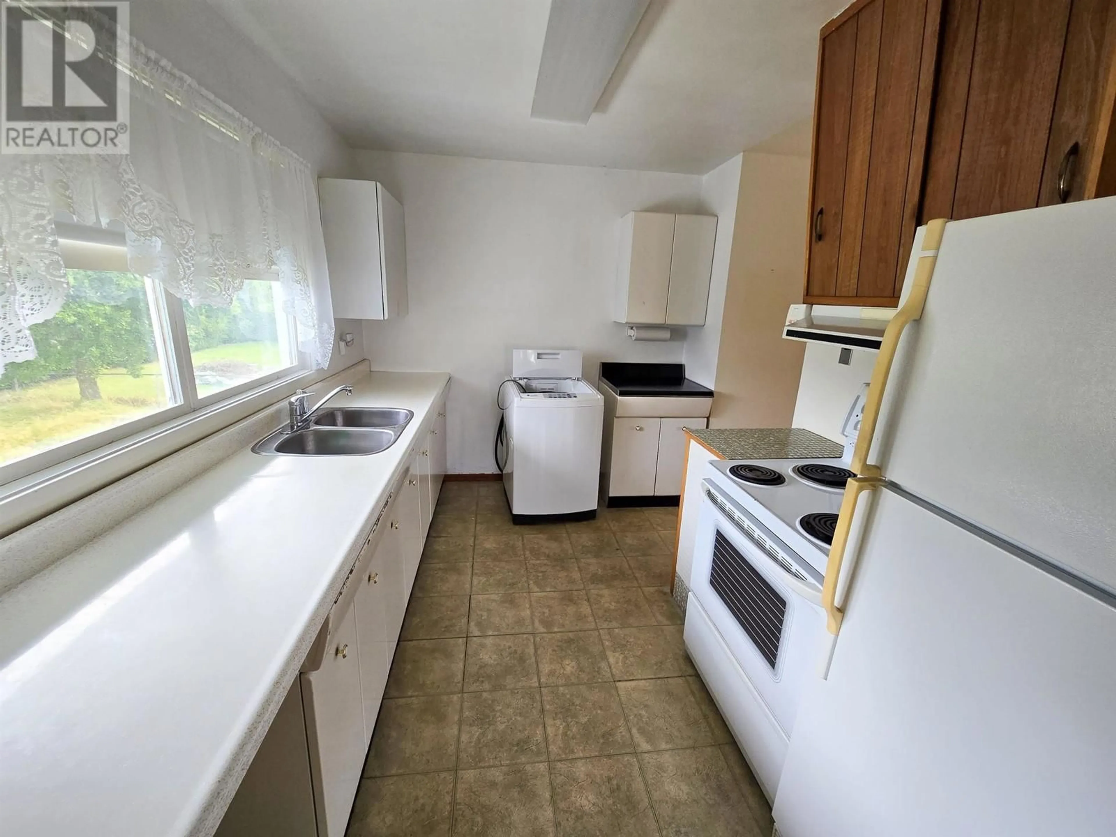 Standard kitchen, unknown for 99 MALLARD STREET, Kitimat British Columbia V8C1N2