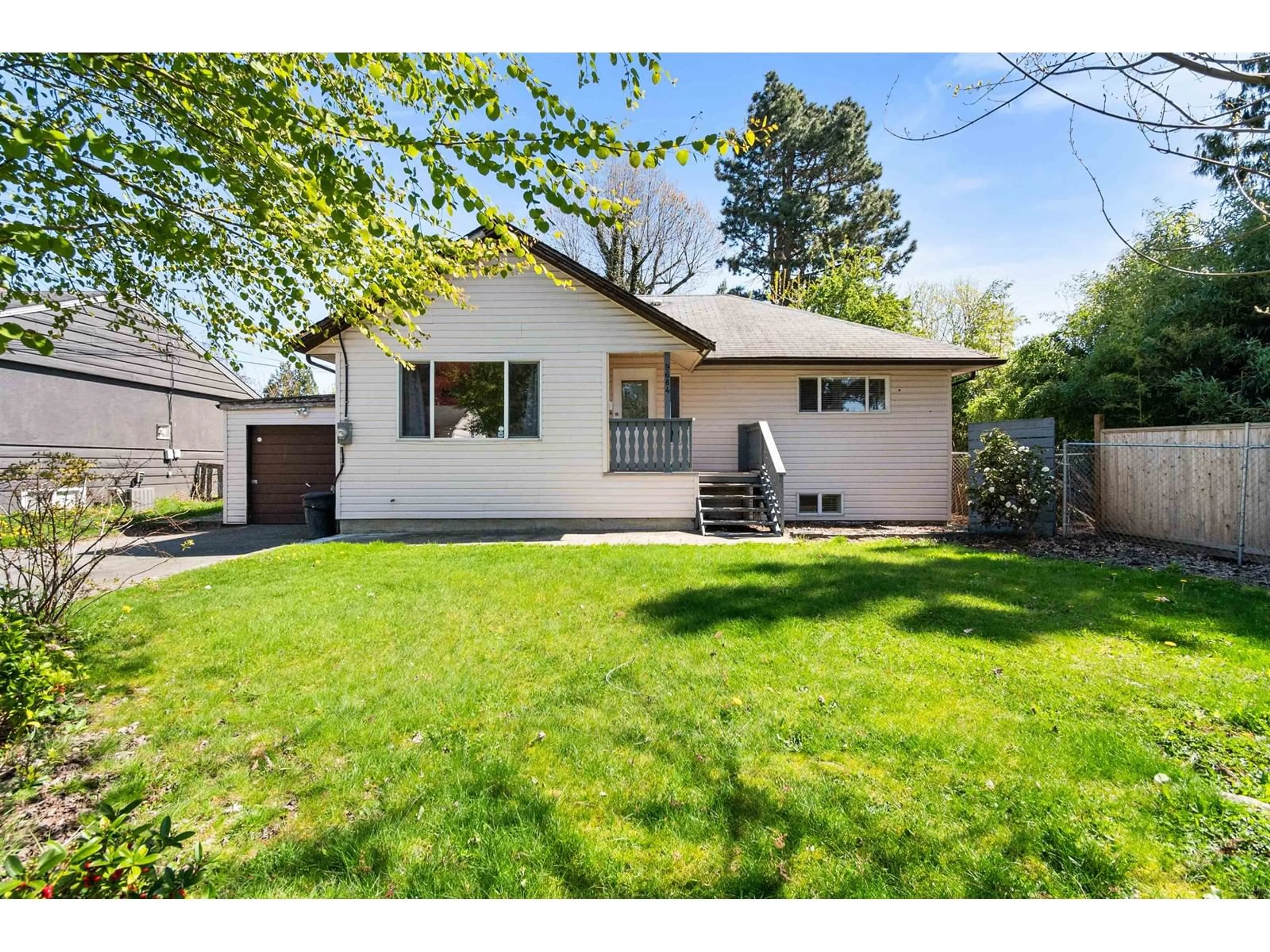 Home with vinyl exterior material, street for 9684 MAURICE STREET, Chilliwack British Columbia V2P5B7