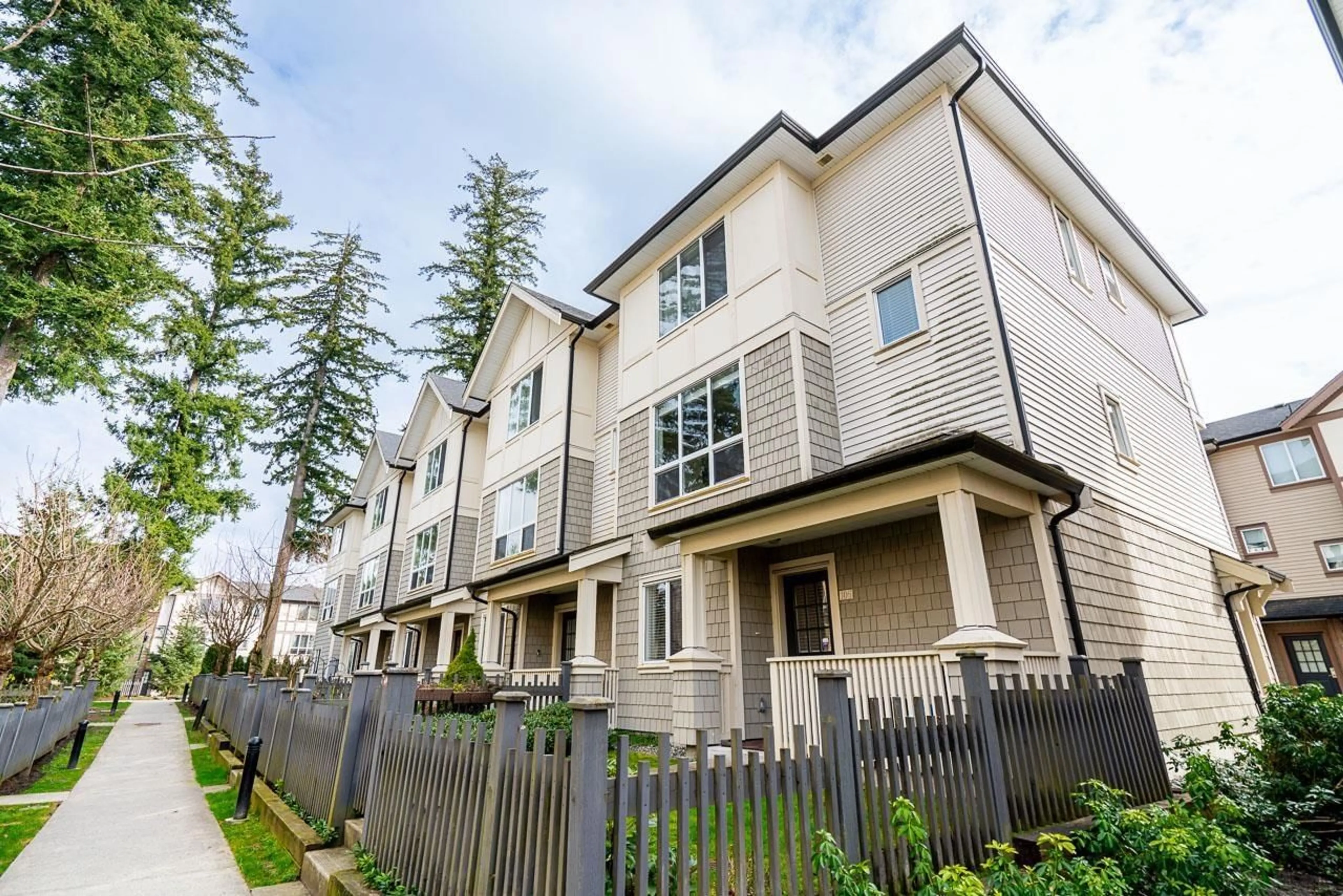Home with vinyl exterior material, street for 105 - 7848 209, Langley British Columbia V2Y0M4
